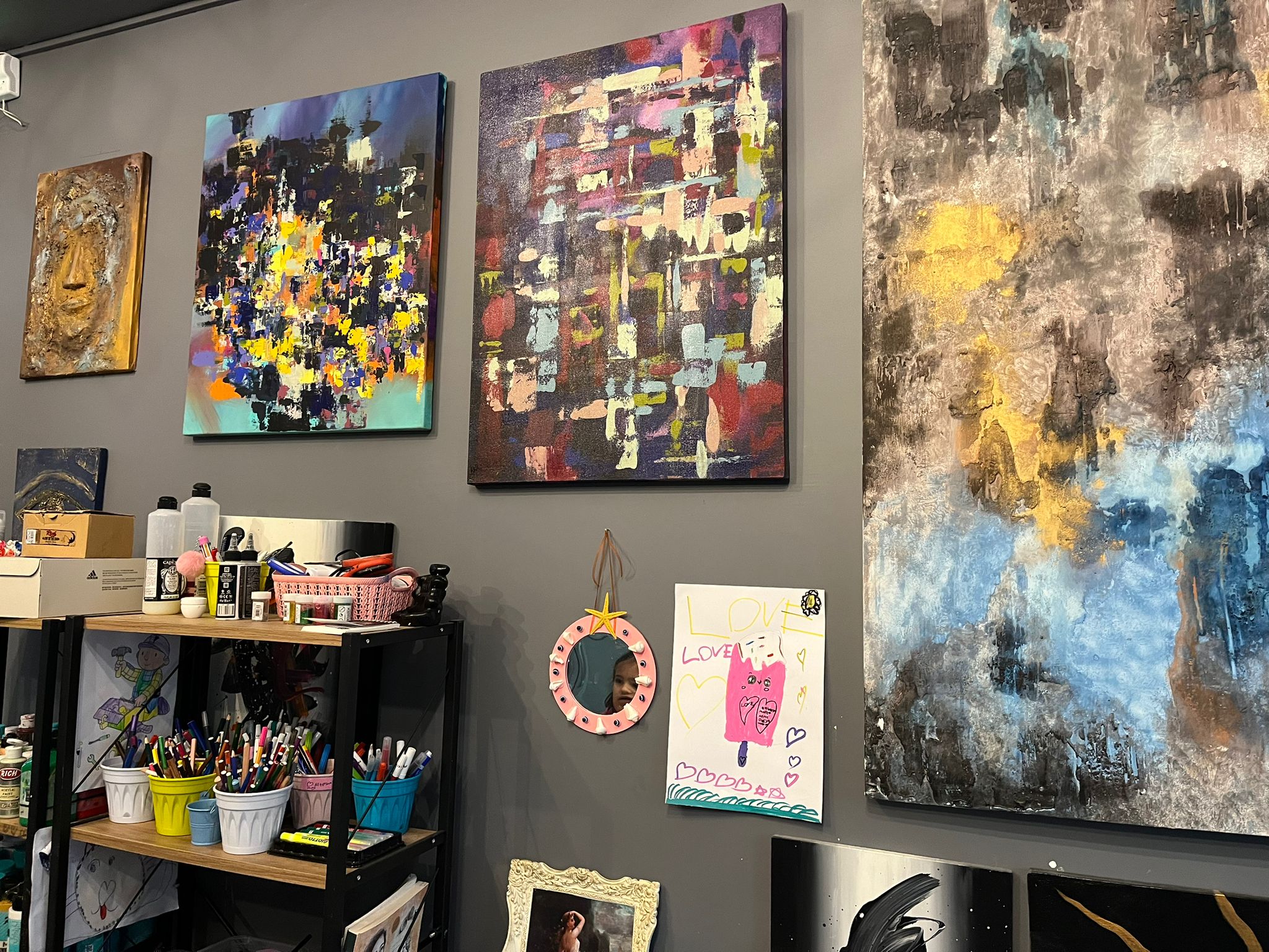 Kurduğu Atölyede Yaratıcılığını Sergiliyor (4)