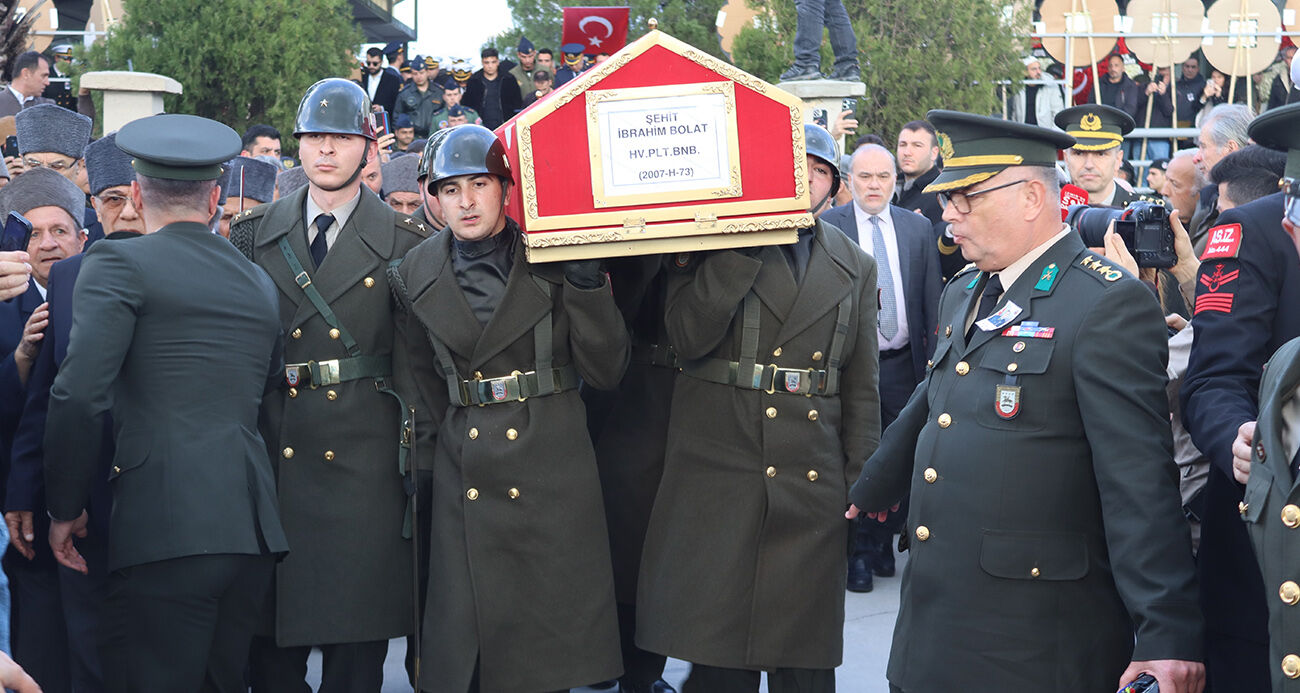 Şehit Pilot İbrahim Bolat İzmir’de Son Yolculuğuna Uğurlandı (3)