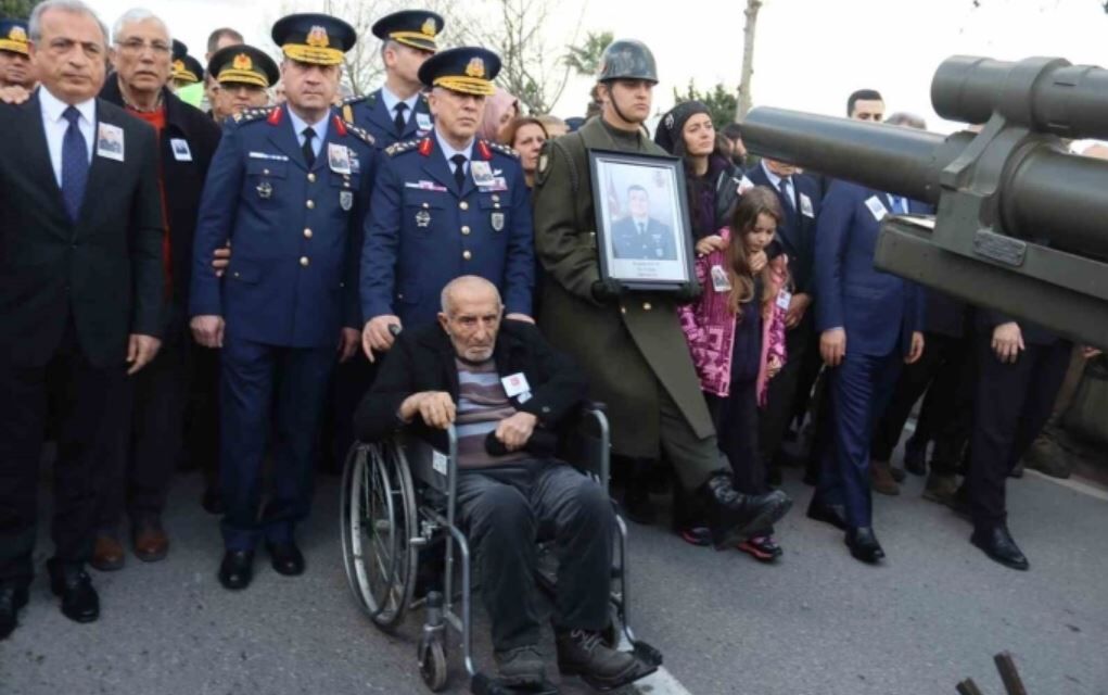 Şehit Pilot İbrahim Bolat İzmir’de Son Yolculuğuna Uğurlandı (4)