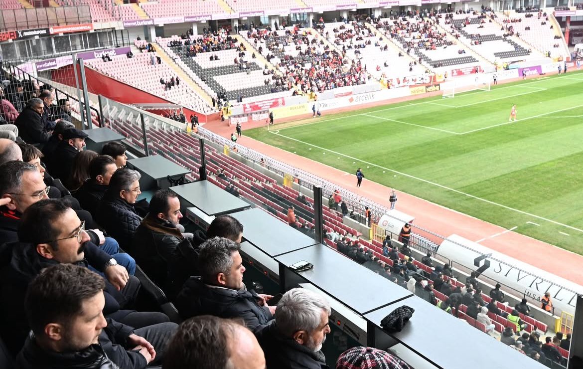 Vali Yılmaz’dan Eskişehirspor’a Tribün Desteği (4)