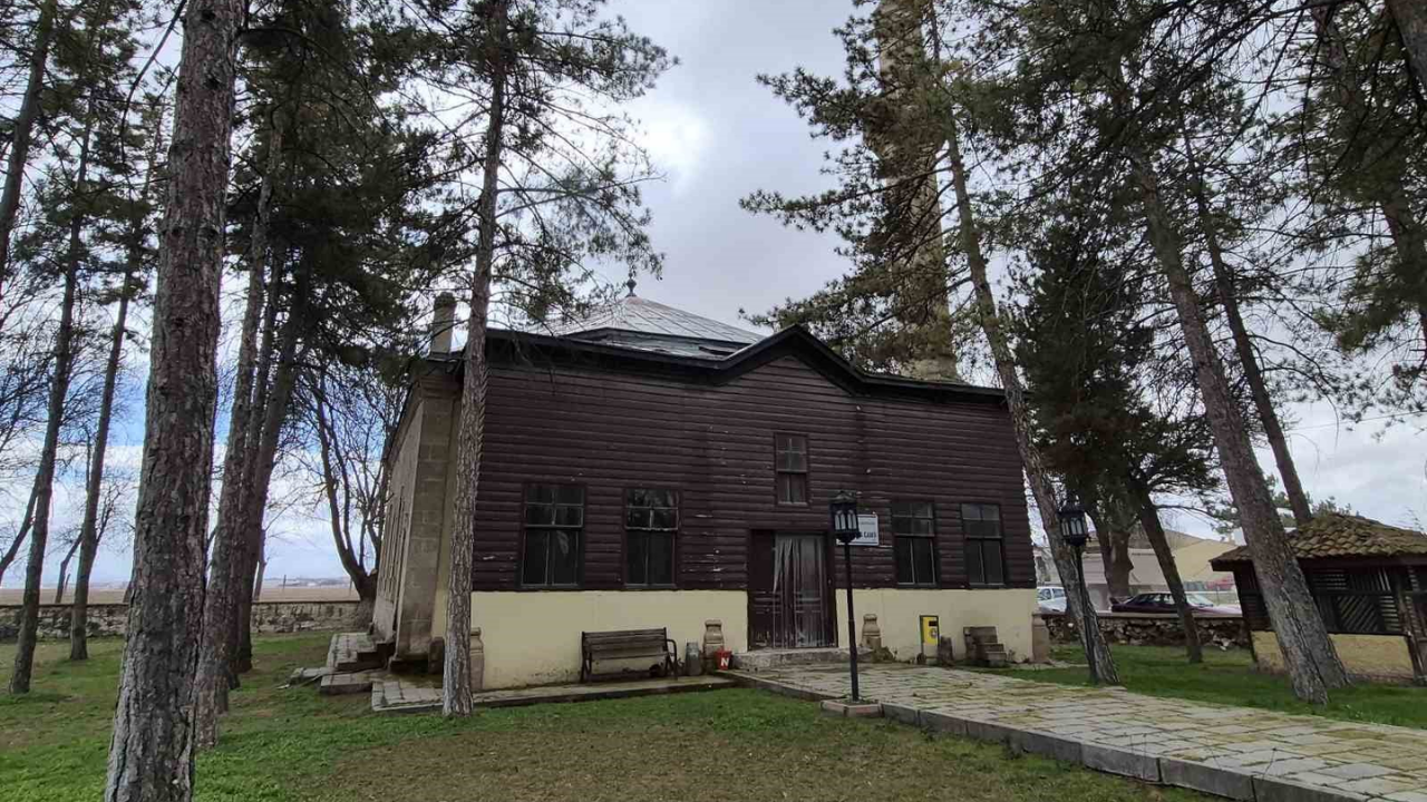 129 Yıllık Cami Bakımsızlığa Terk Edildi (1)