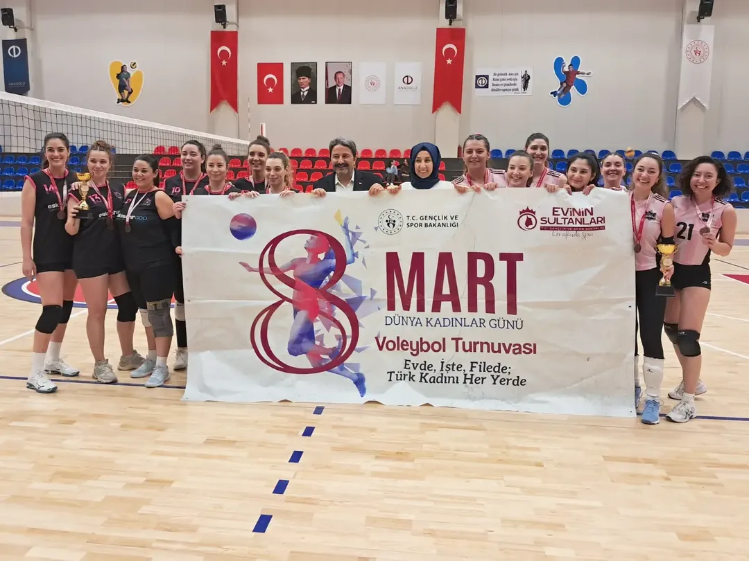 🏐 8 Mart Evi̇ni̇n Sultanlari Voleybol Turnuvasi8 Mart Dünya Kadınlar Günü Kapsamında Düzenlenen (2)