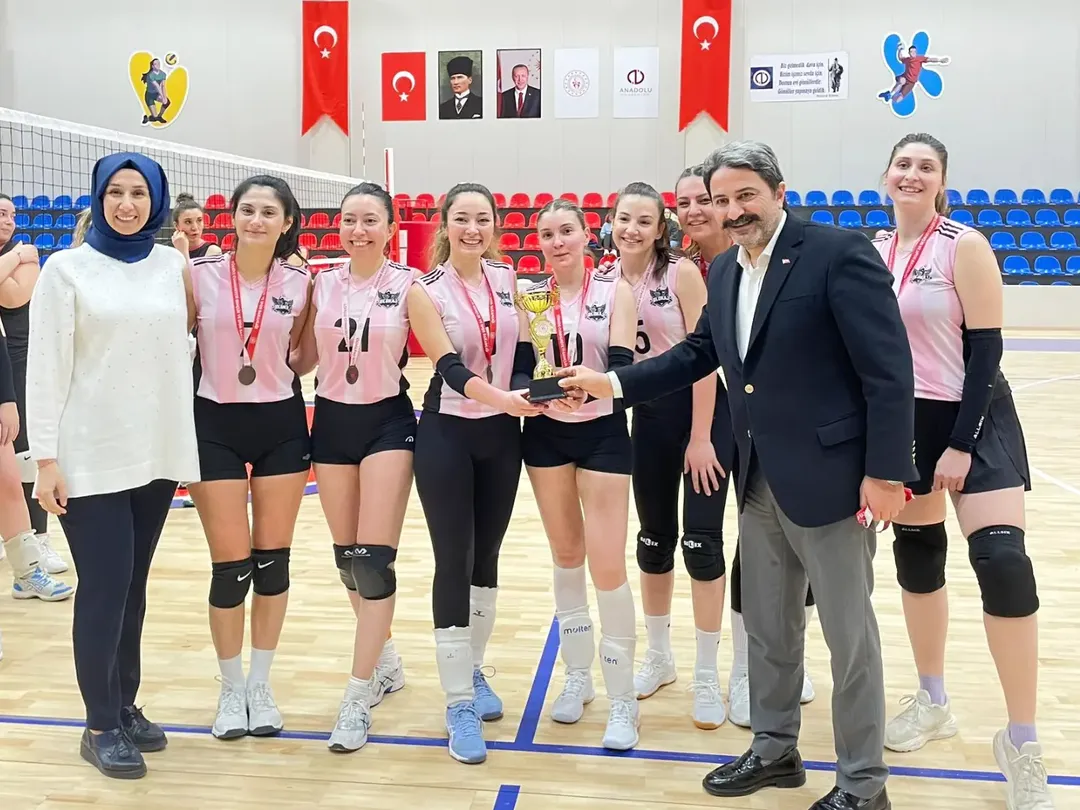 🏐 8 Mart Evi̇ni̇n Sultanlari Voleybol Turnuvasi8 Mart Dünya Kadınlar Günü Kapsamında Düzenlenen