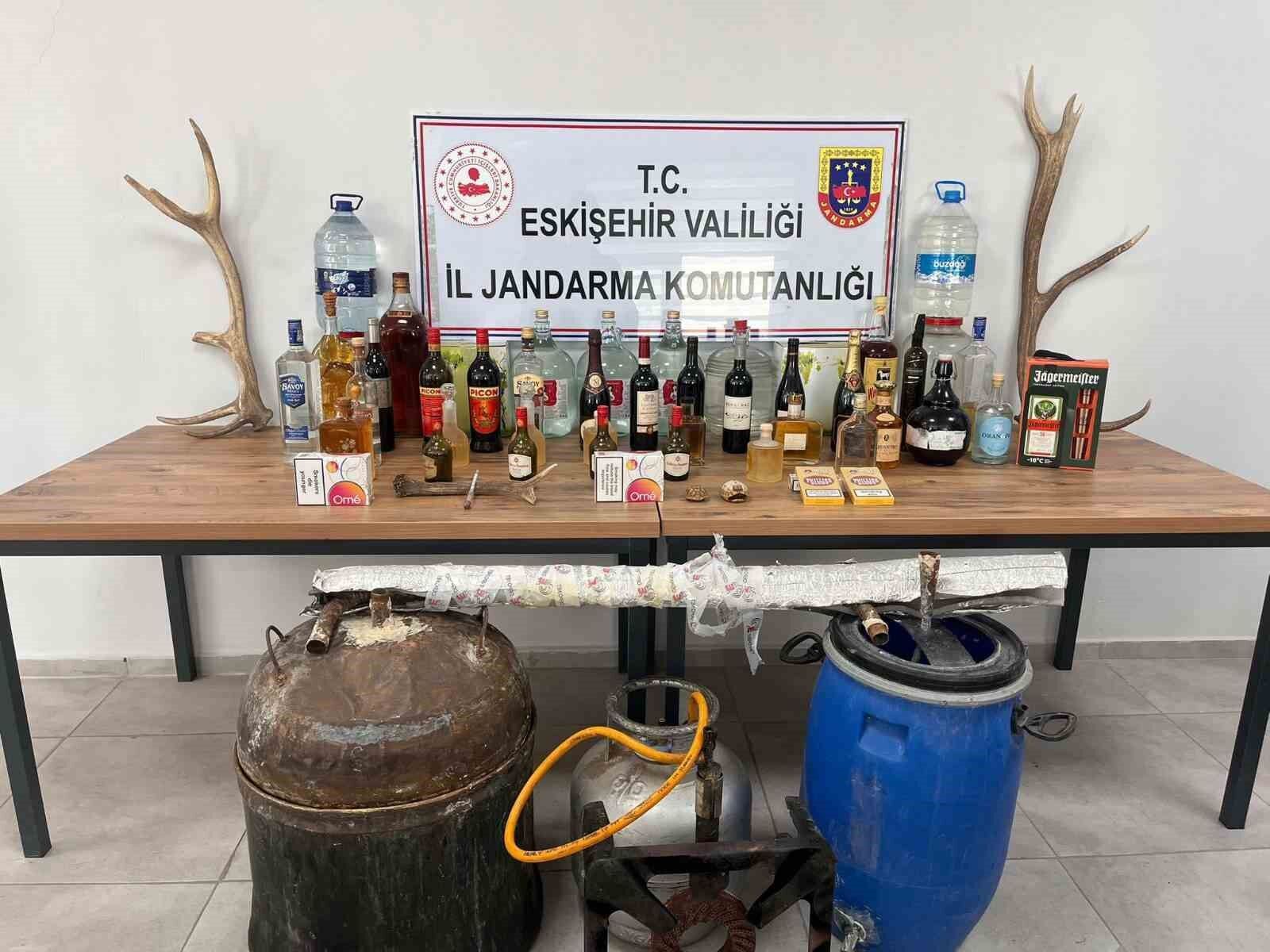 87 Litre Kaçak Alkol Ele Geçirildi