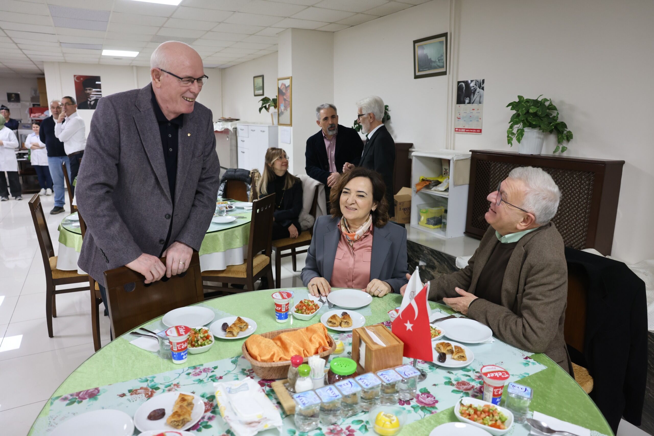 Başkan Kurt Ahbaplar Grubu Ile Iftarda Buluştu (1)