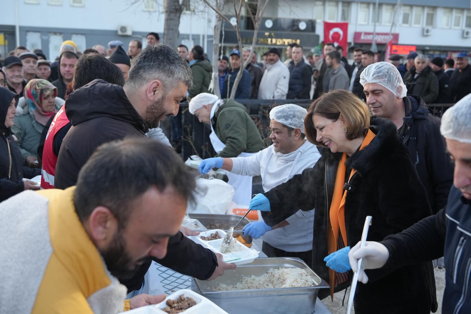 Başkan Ünlüce, Alpu'da Vatandaşlarla İftarda Bir Araya Geldi (3)