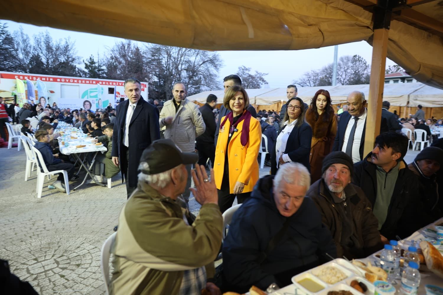 Başkan Ünlüce, Alpu'da Vatandaşlarla İftarda Bir Araya Geldi (7)