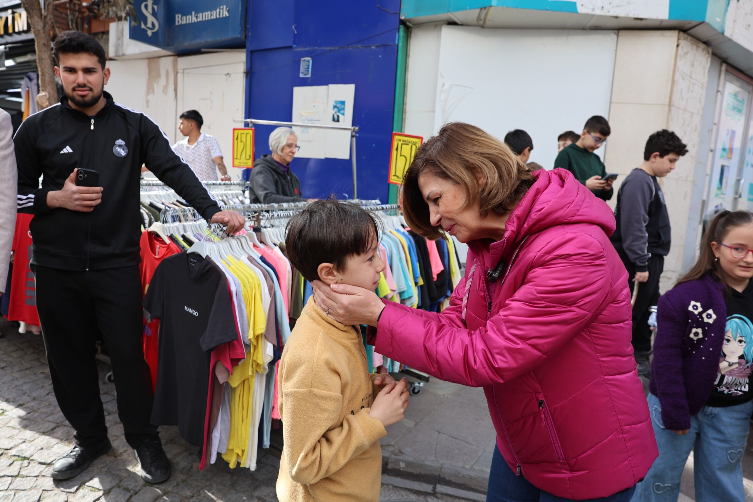 Başkan Ünlüce Çarşıda Vatandaşla Bayram Sevincini Paylaştı (1)