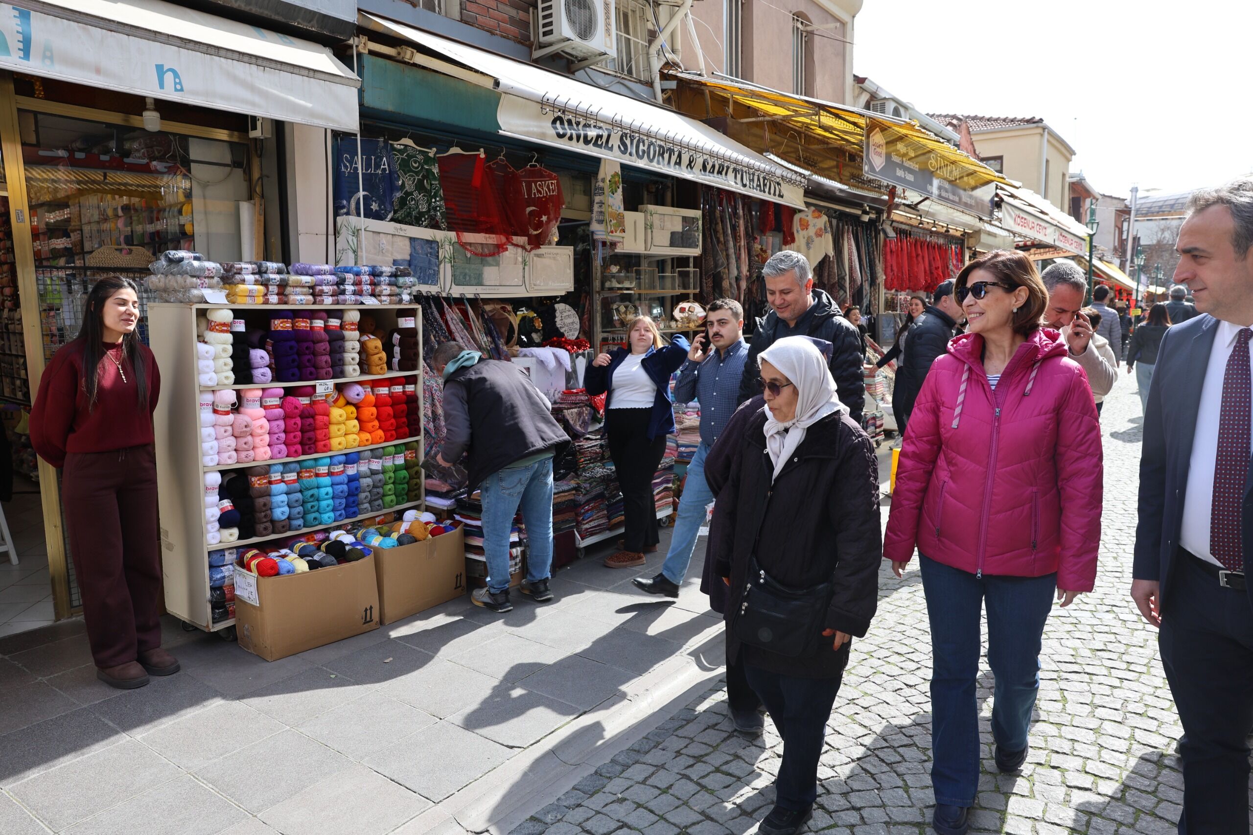 Başkan Ünlüce Çarşıda Vatandaşla Bayram Sevincini Paylaştı (2)