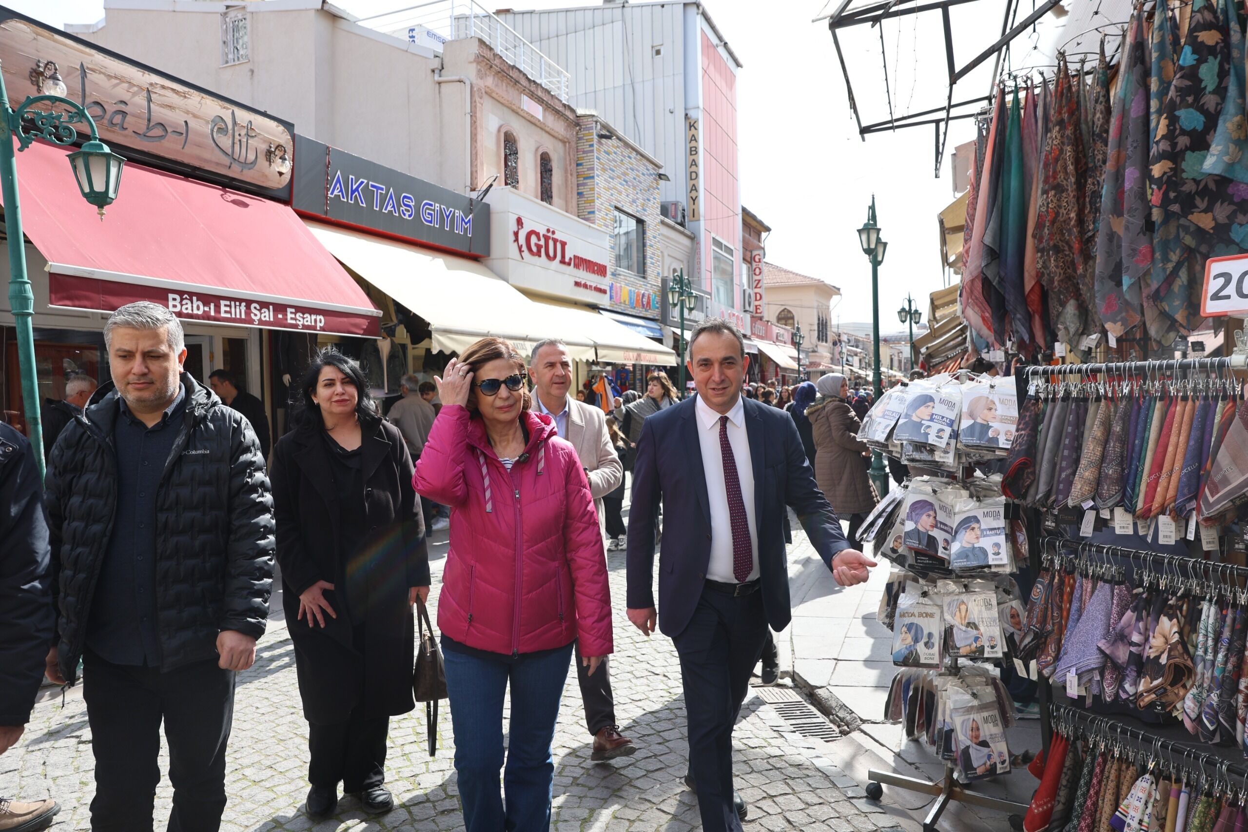 Başkan Ünlüce Çarşıda Vatandaşla Bayram Sevincini Paylaştı (3)