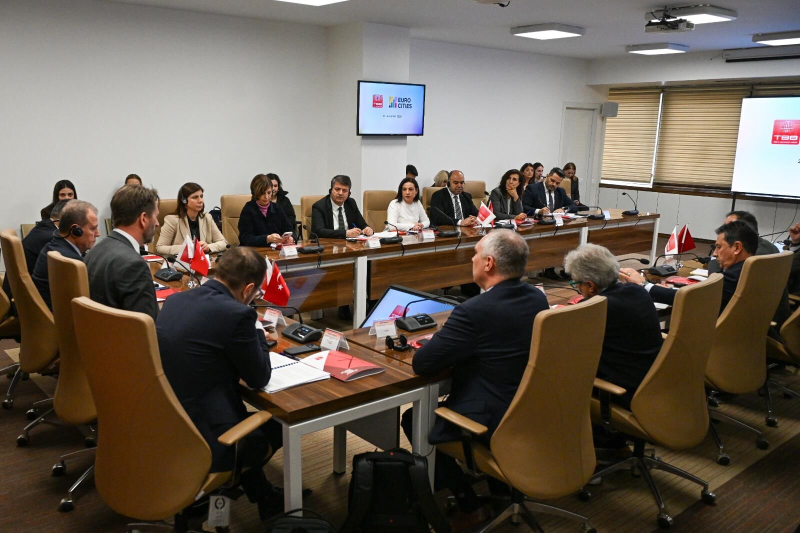 Başkan Ünlüce “Yerel Yöneti̇mlerde Uluslararasi Dayanişmayi Güçlendi̇receği̇z” (3)