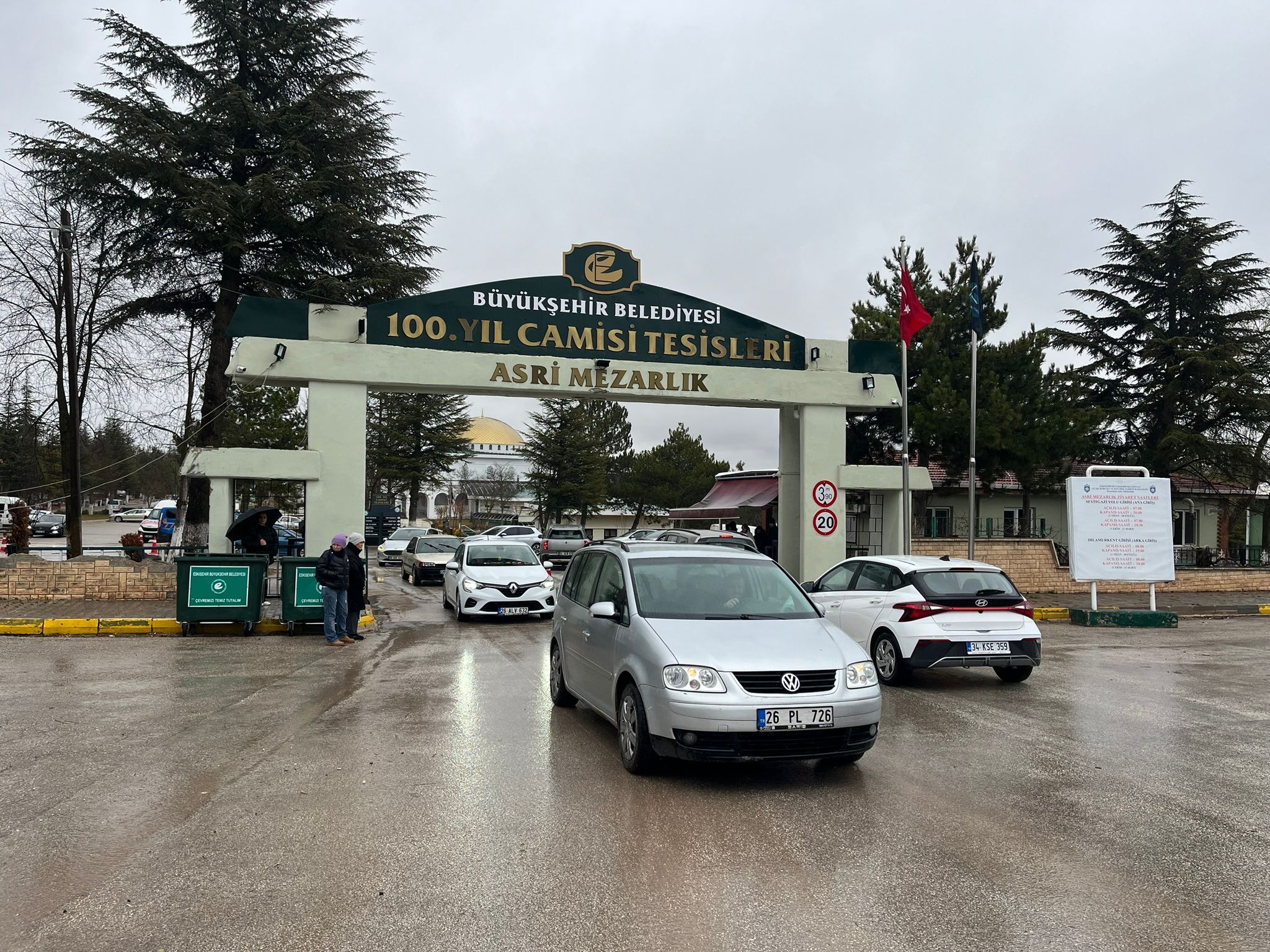 Bayram Öncesi Mezarlıklarda Hüzünlü Buluşma (2)