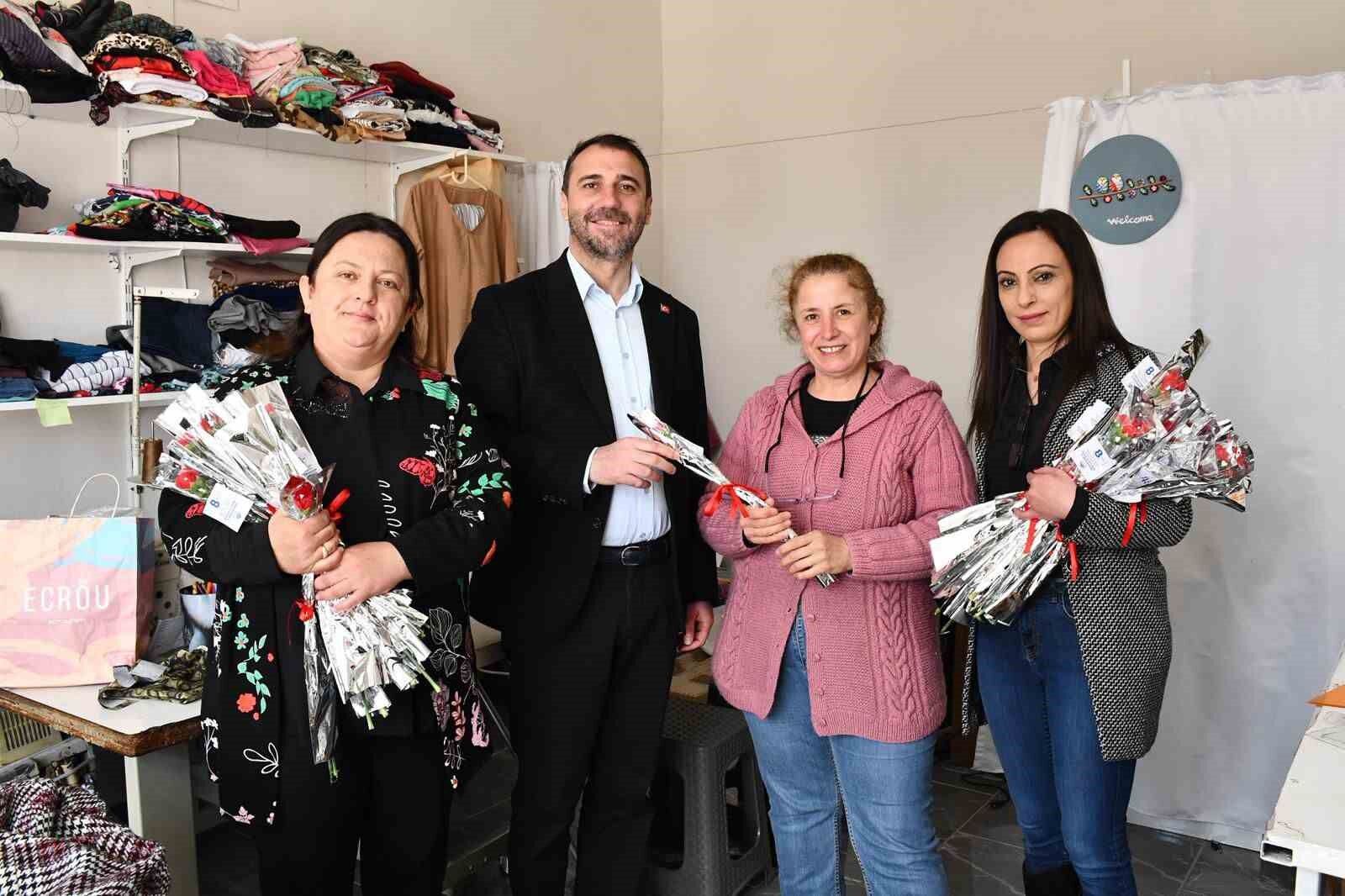 Beylikova’da Kadınlar Günü’nde Bin Çiçek Dağıtıldı.-1