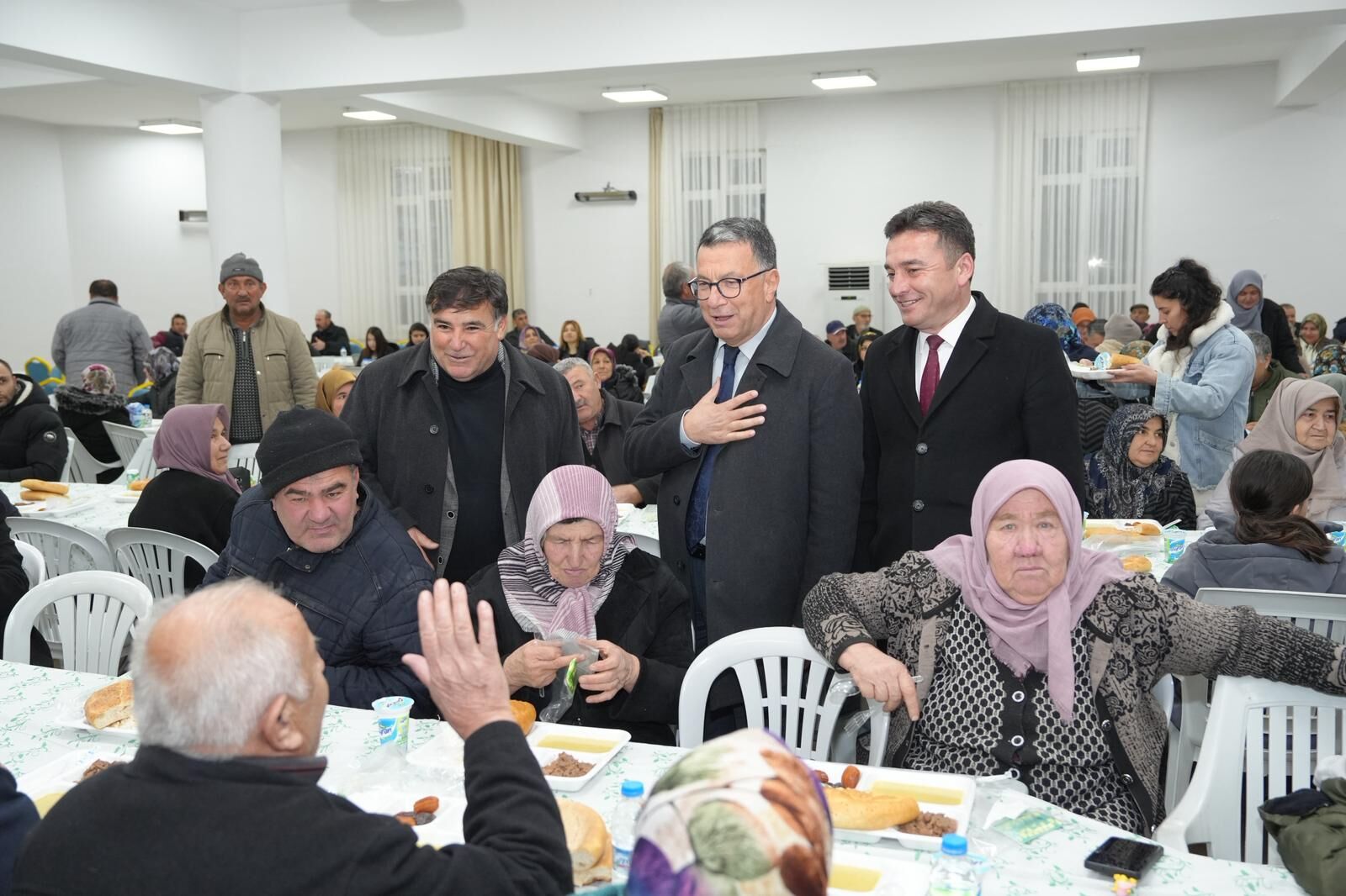 Büyükşehi̇r İftar Davetleri̇ne Devam Edi̇yor (3)