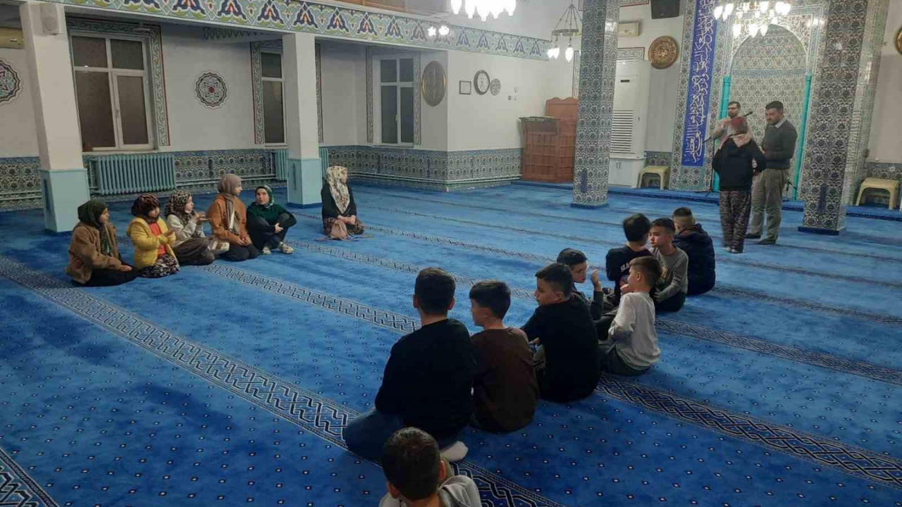 Camide Çocuklara Bayram Harçlığı Sürprizi (1)