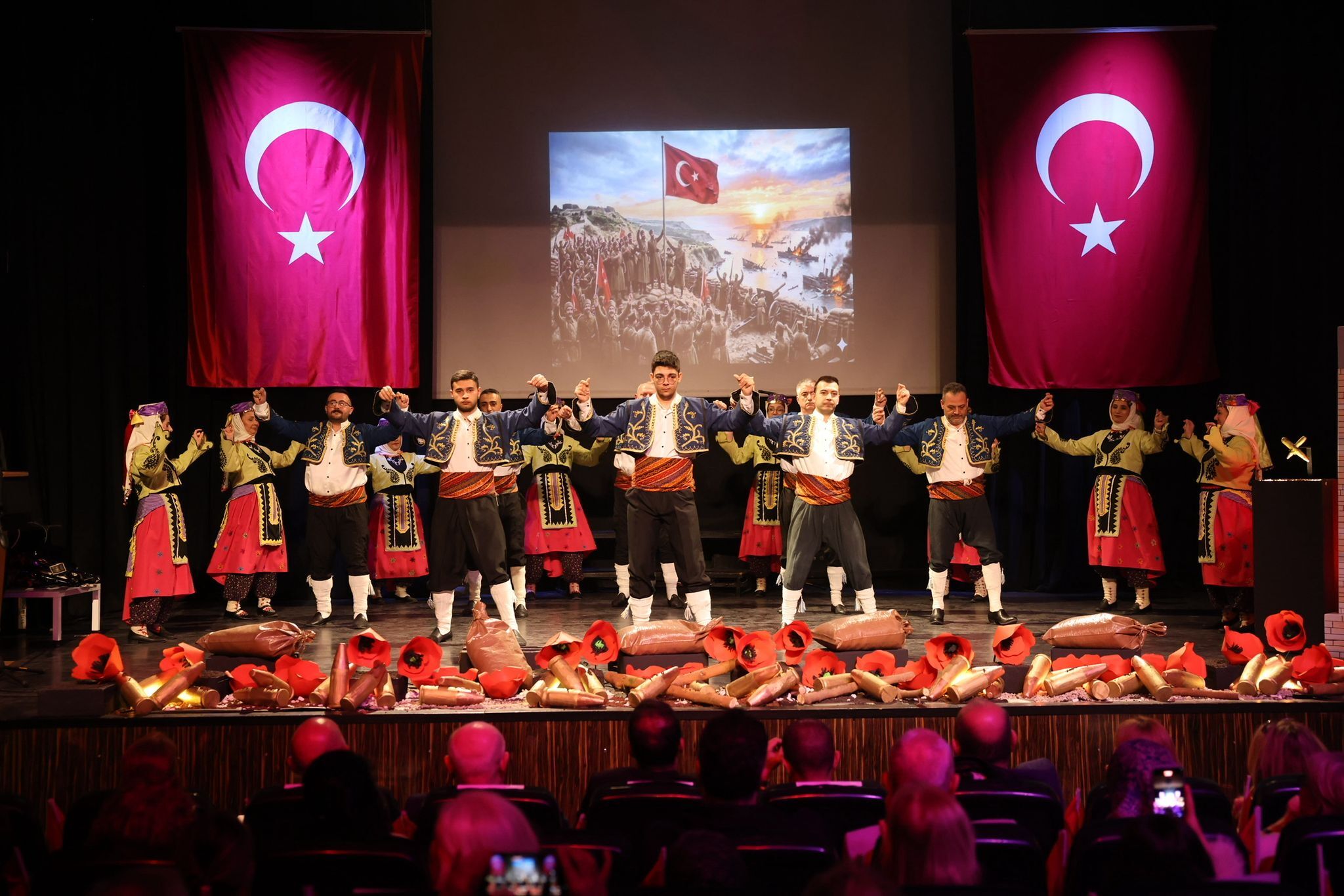 Çanakkale Şehitleri Sahne Performanslarıyla Anıldı (3)