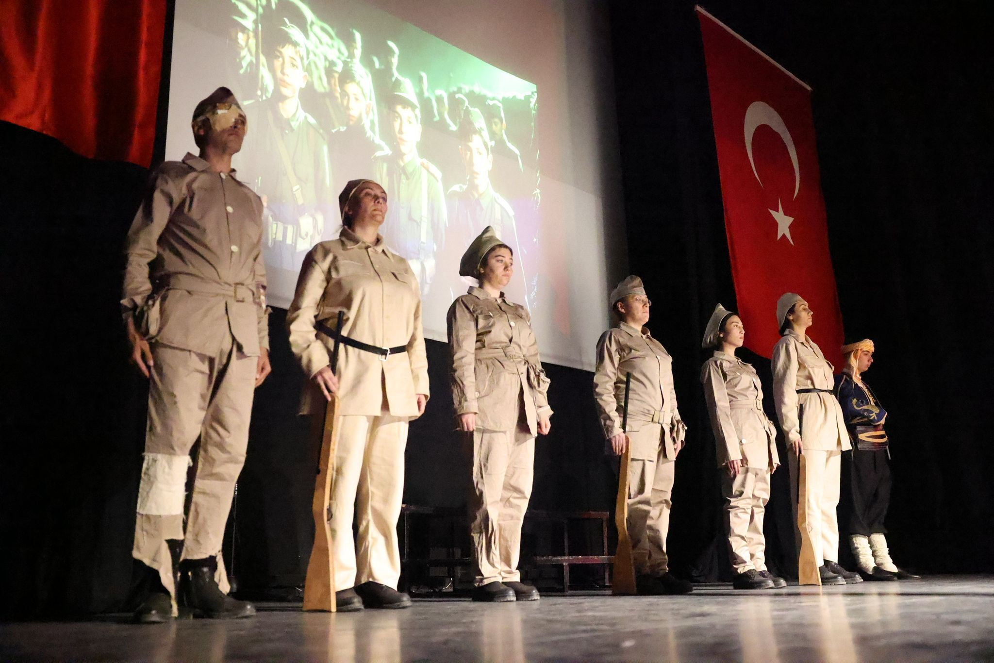 Çanakkale Şehitleri Sahne Performanslarıyla Anıldı (4)