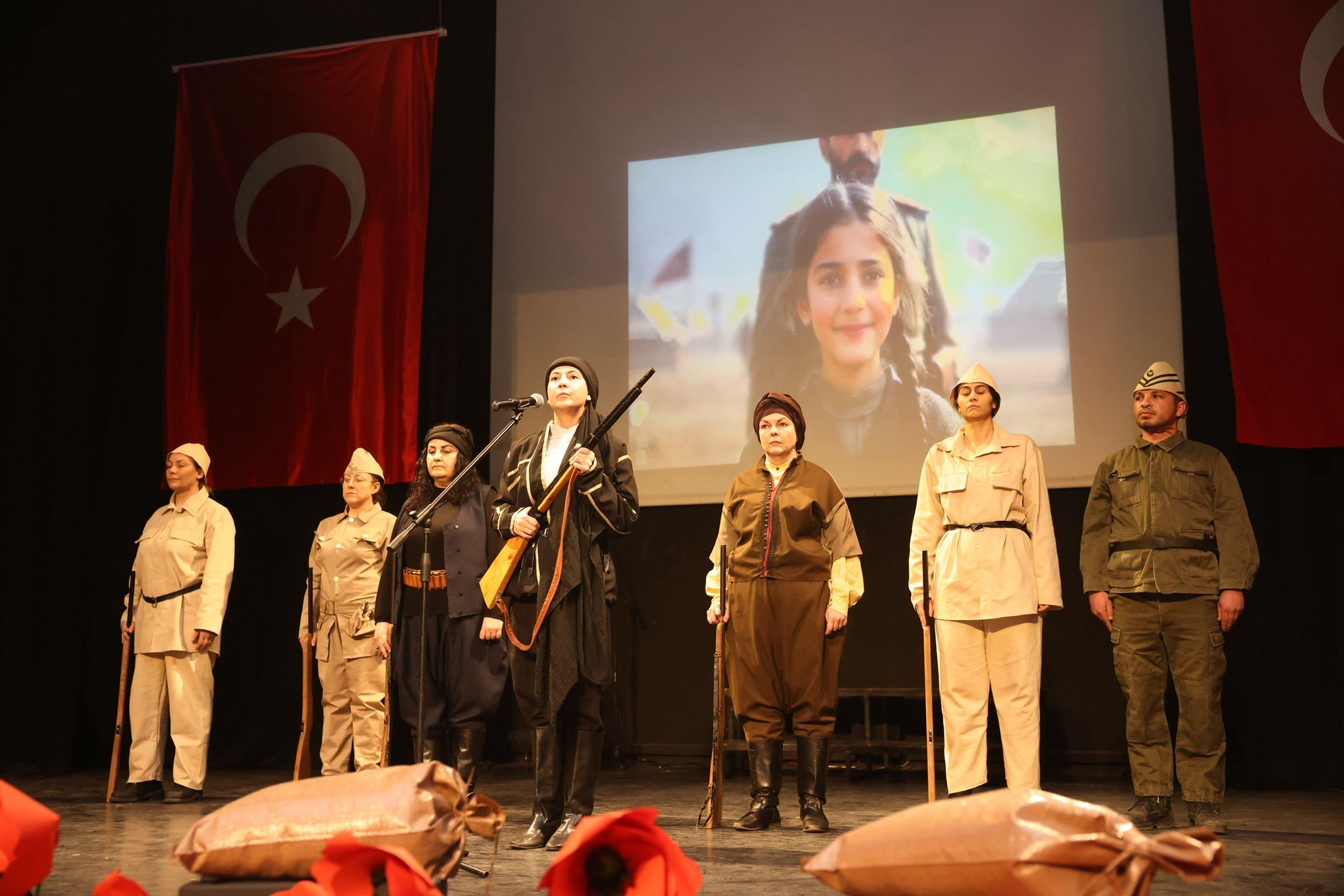 Çanakkale Şehitleri Sahne Performanslarıyla Anıldı (6)
