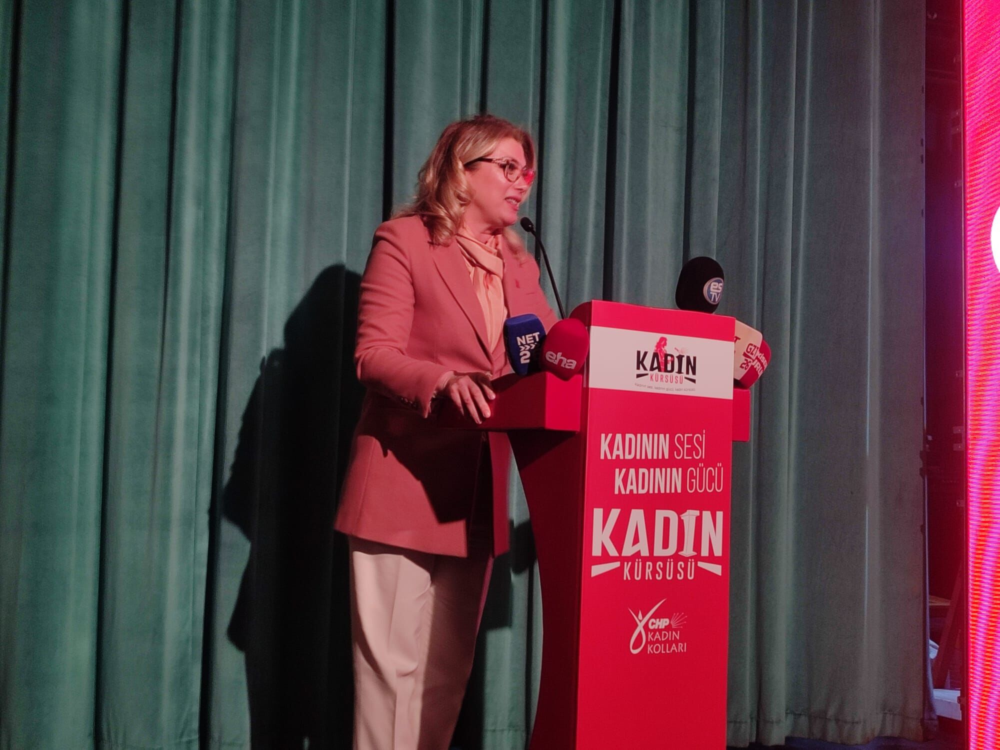 Chp’nin “Kadın Kürsüsü” Eskişehir’den Başladı (1)