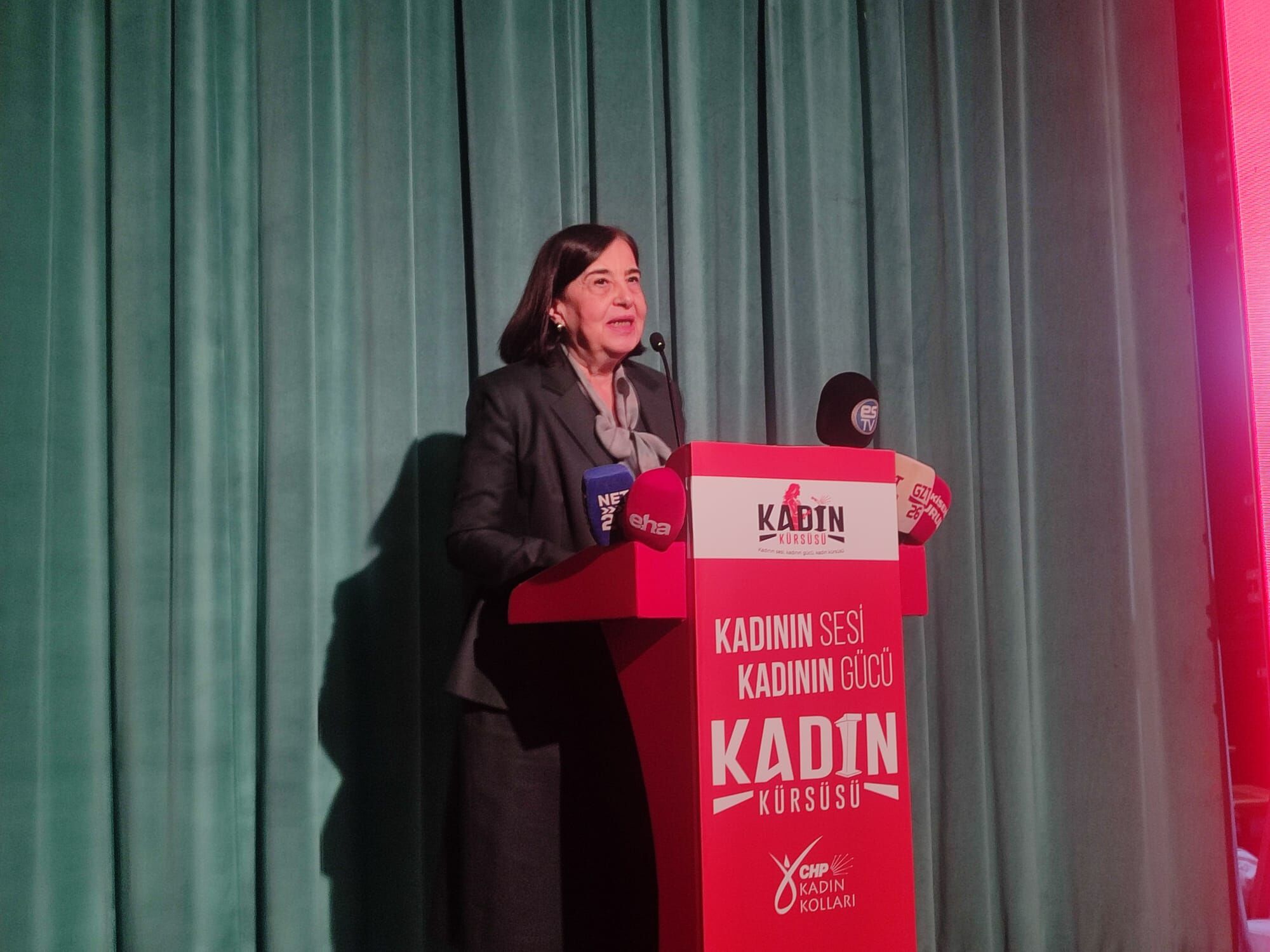 Chp’nin “Kadın Kürsüsü” Eskişehir’den Başladı (6)