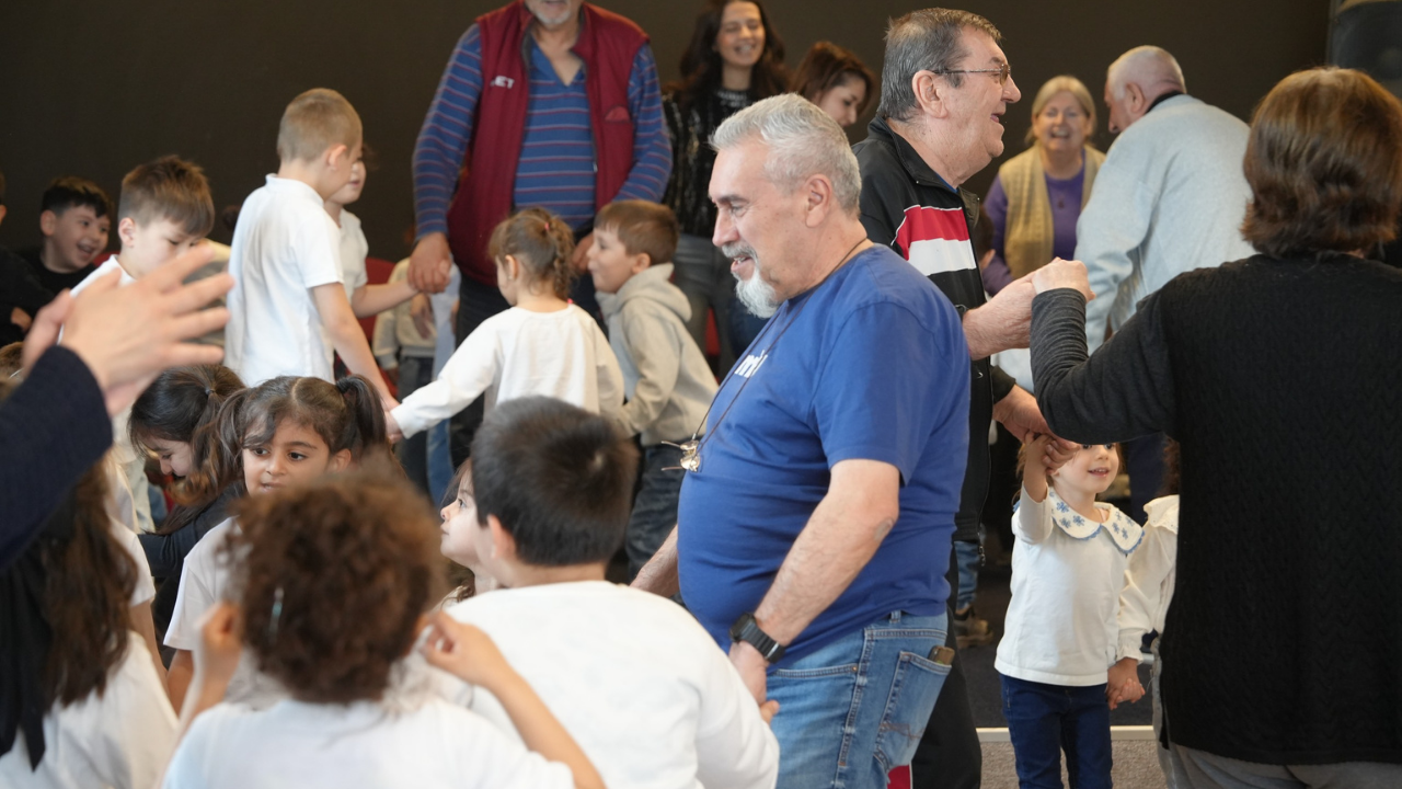 Çocuklar, Büyüklere Sevgi Dolu Gösteri Gerçekleştirdi (4)