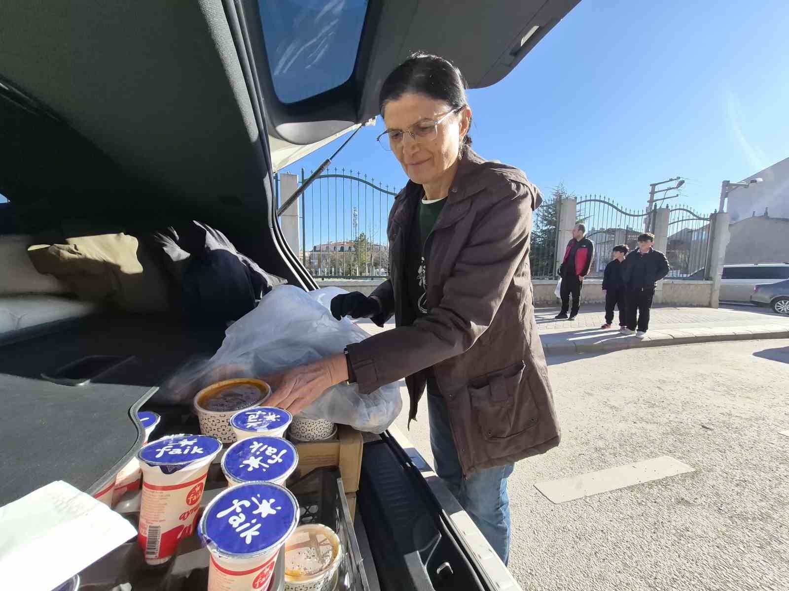 Emeklilikte De Topluma Hizmet Ediyor