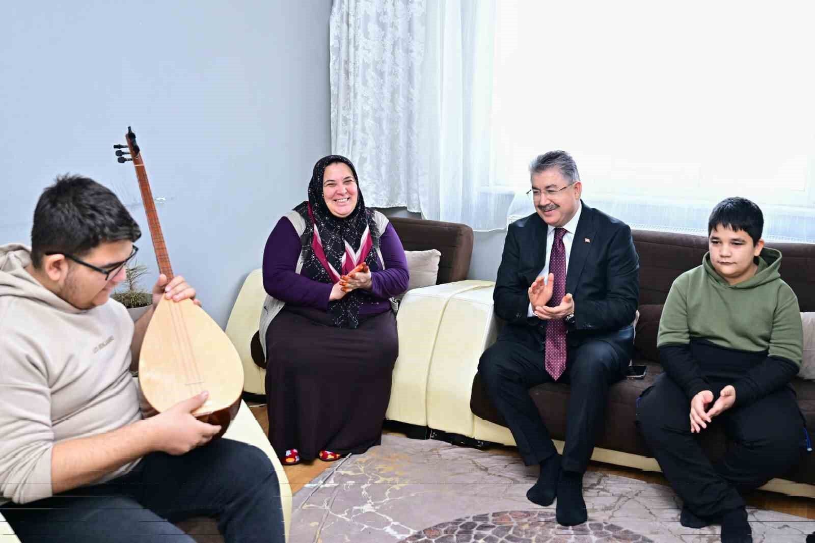 Eskişehir Valisi Yılmaz Aile Ziyaretlerini Sürdürüyor (1)