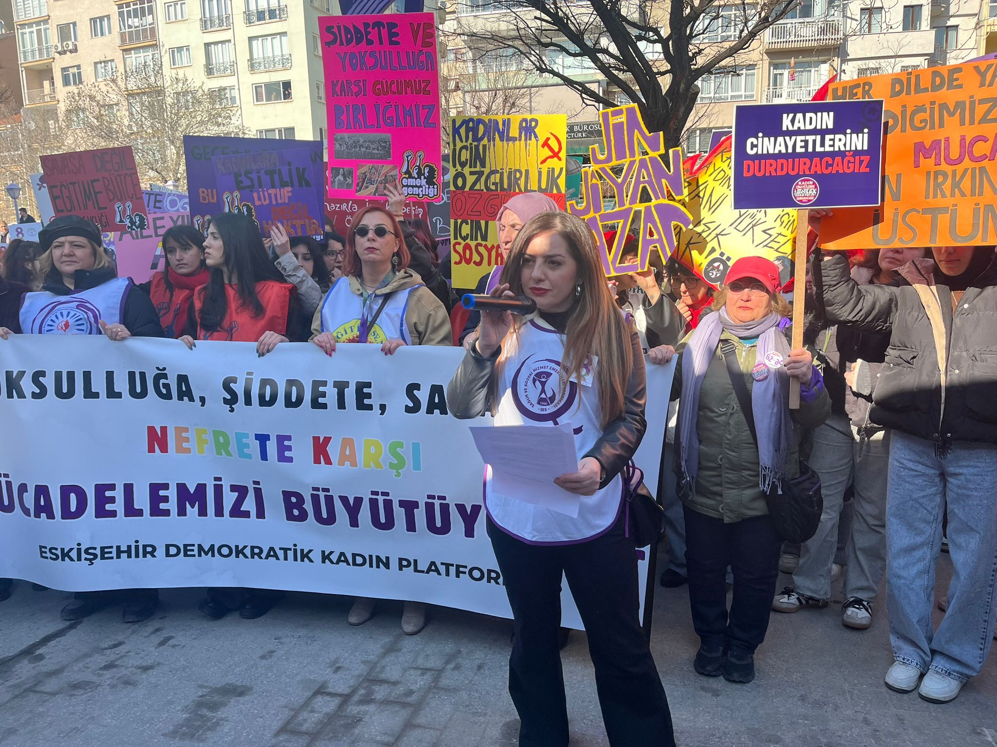 Eskişehir’de 8 Mart Yürüyüşü Kadınlar Yoksulluğa Ve Şiddete Karşı Yürüdü (2)