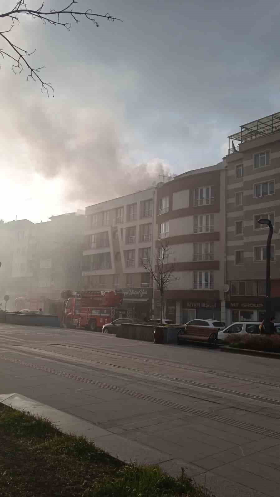 Eskişehir’de Baca Yangını O Cadde Dumanla Kaplandı (1)