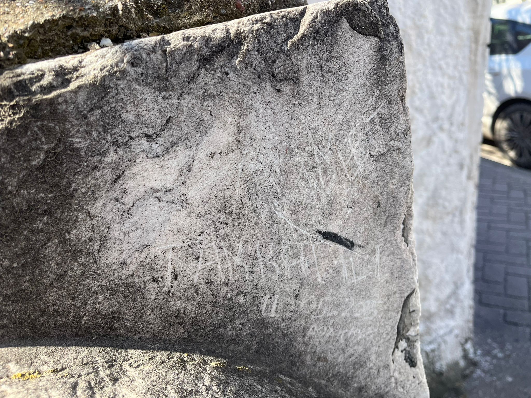 Eskişehir’de Beton İçinde Kalan Tarihi Çeşme Restorasyon Bekliyor (2)