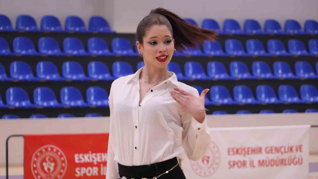 Eskişehir’de Dans Şöleni 300 Sporcu Yarıştı (2)