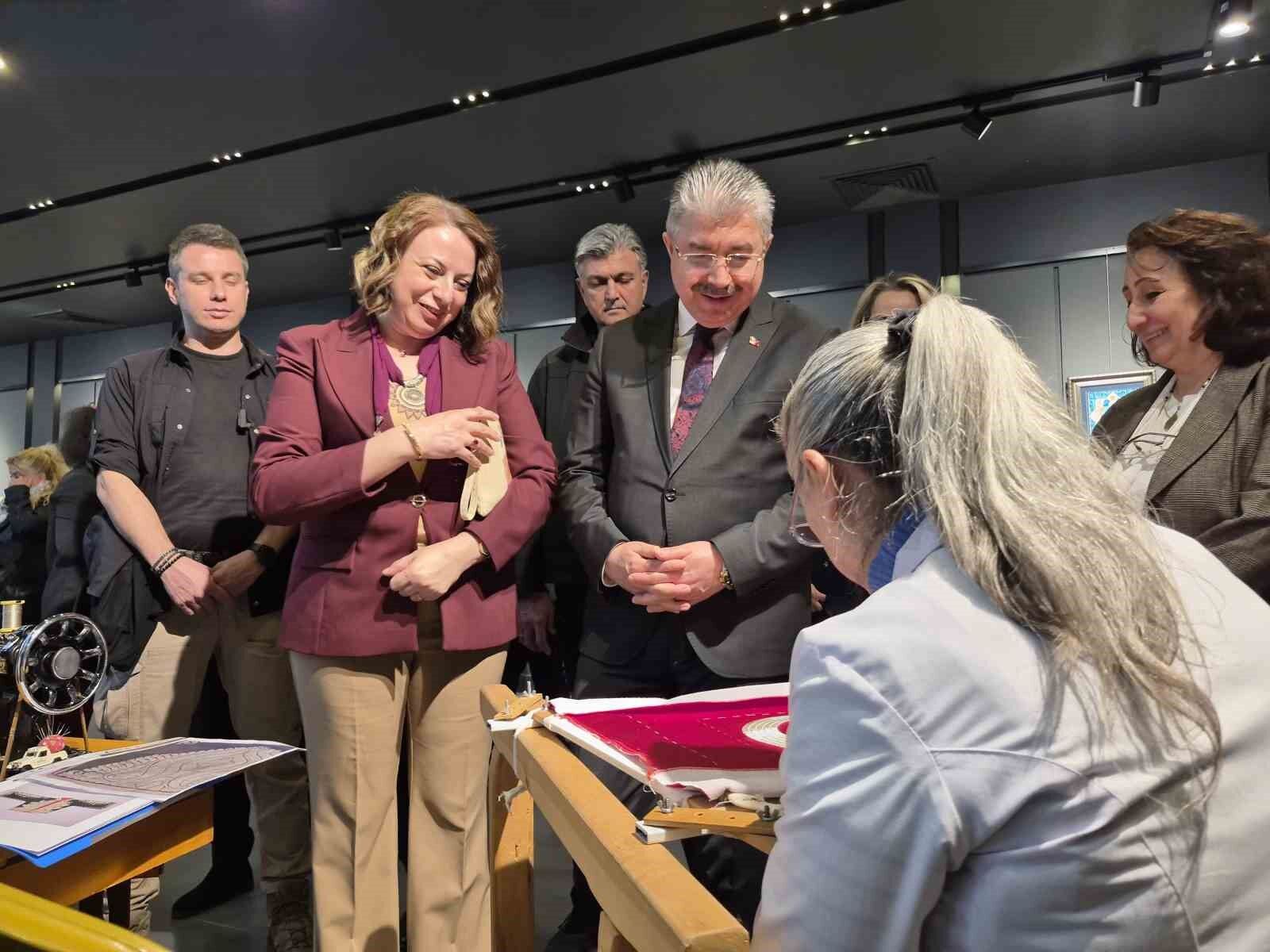 Eskişehir’de “Emeğin En Kıymetli, Kadın” Sergisi Açıldı (1)