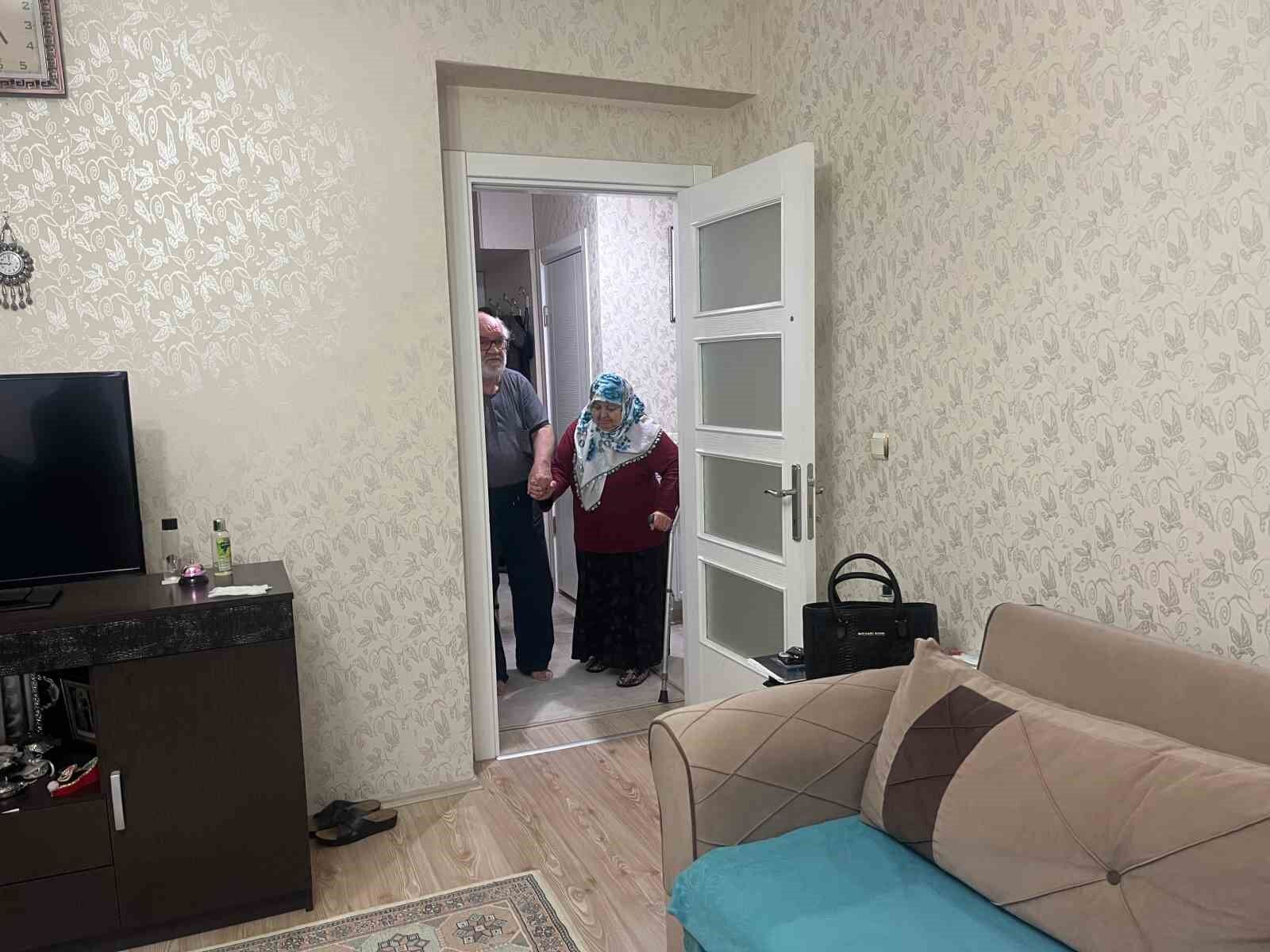 Eskişehir'de Engelli Eşi İçin Sokakta Park Yeri İstiyor (1)