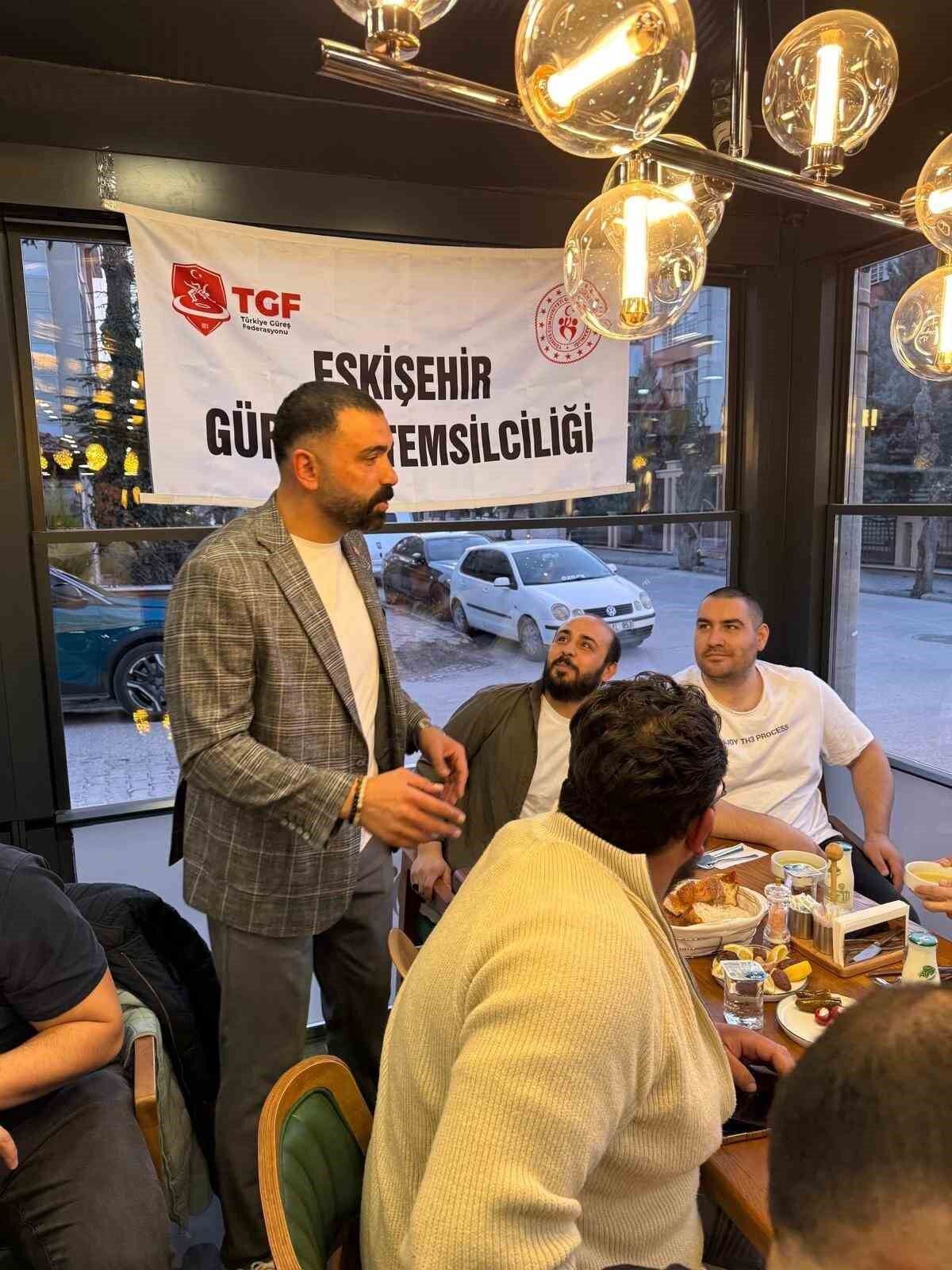 Eskişehir'de Güreşçiler Ramazan Sofrasında Buluştu.-1