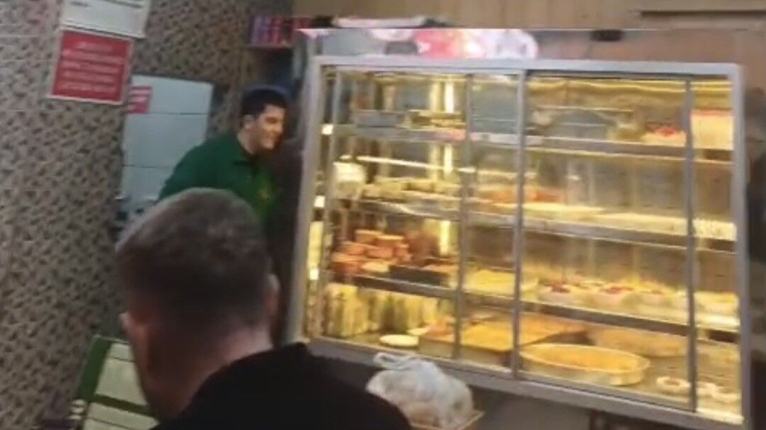 Eskişehir'de İftar Vakti Lokantaya Güvercin Girdi