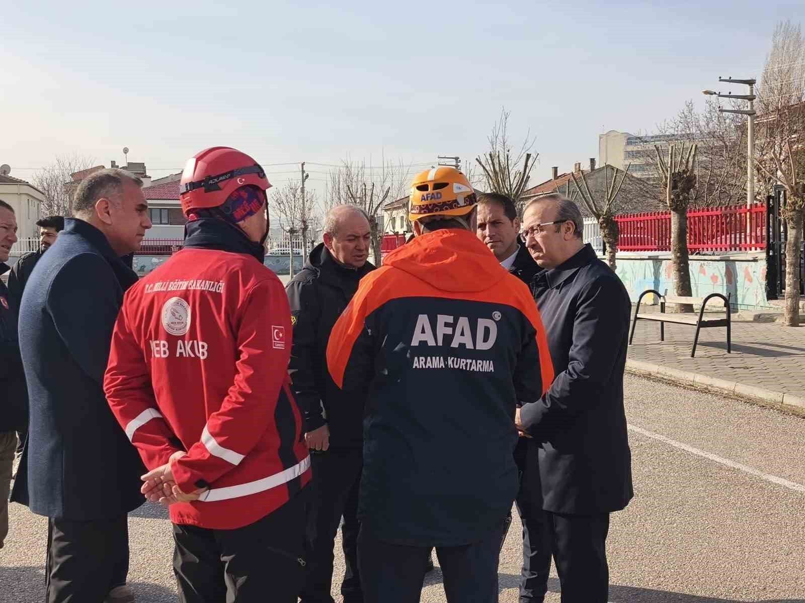 Eskişehir’de İlkokulda Deprem Tatbikatı Yapıldı (1)