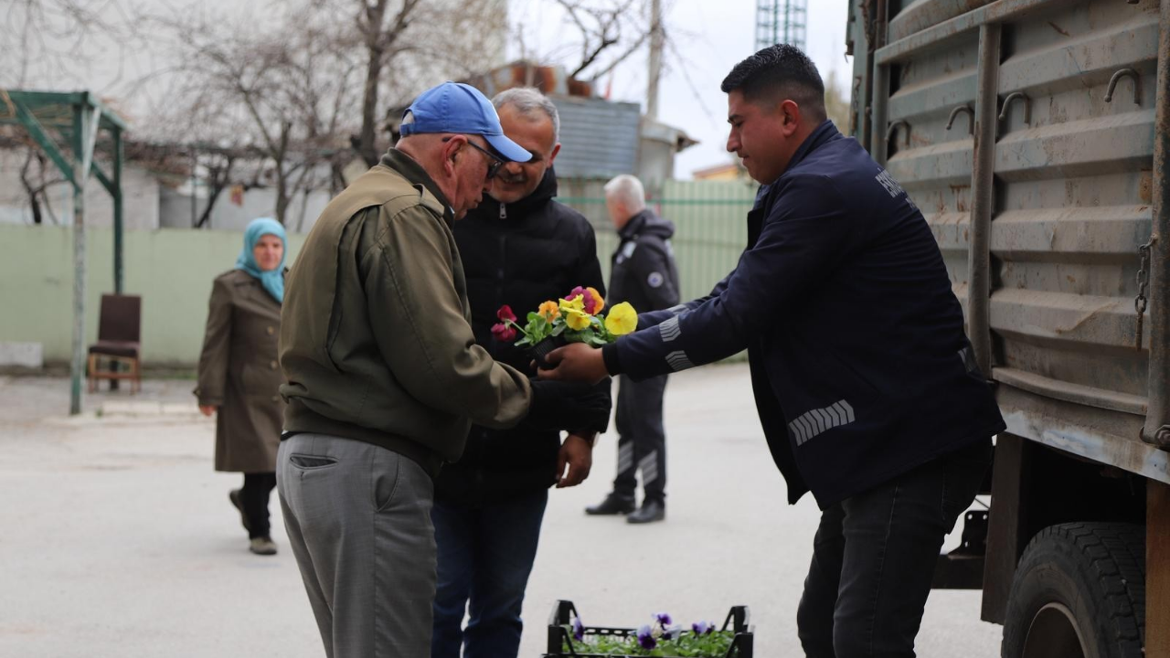 Eskişehir’de Mezarlıklarda Çiçek Geleneği (2)