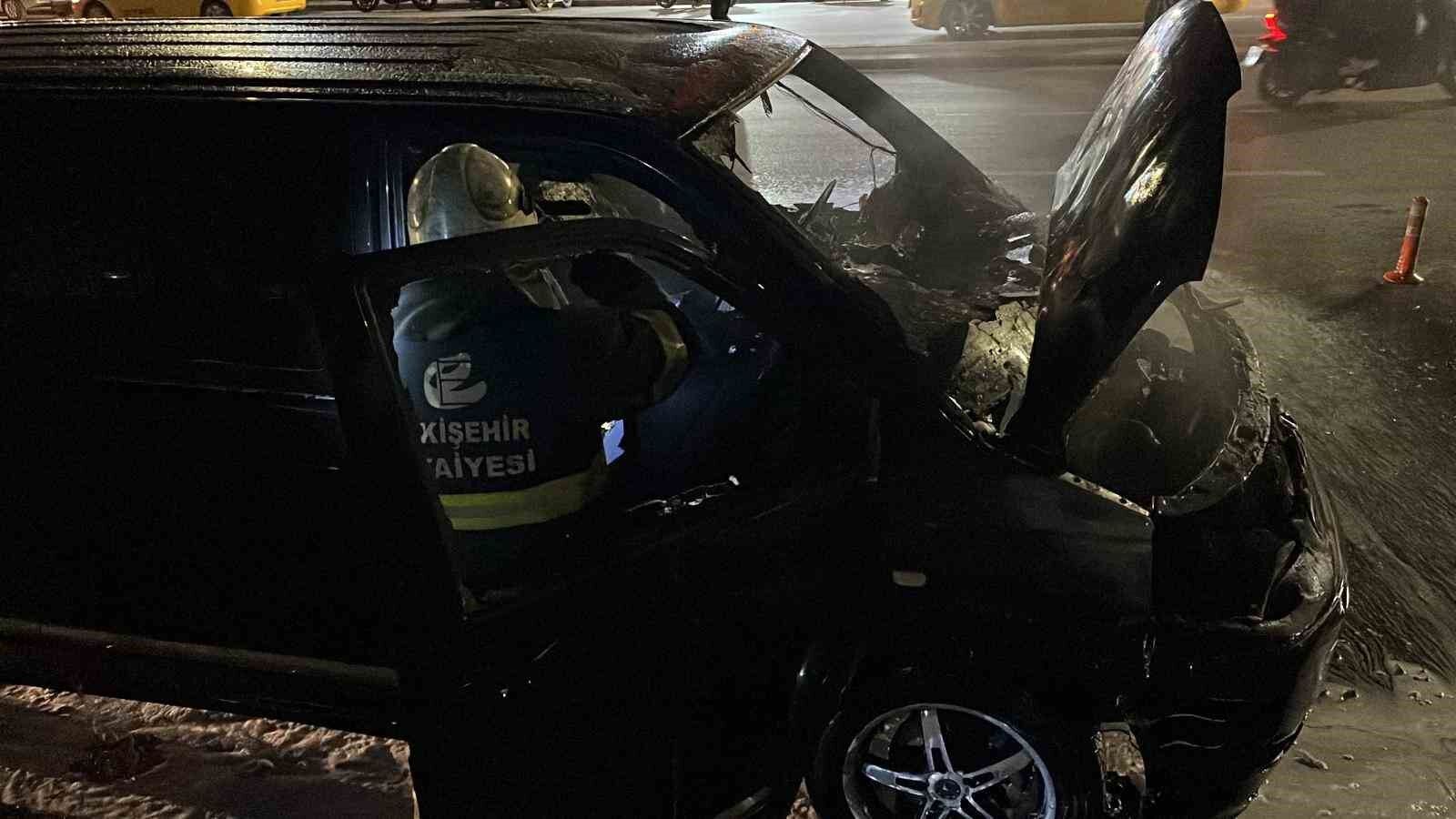 Eskişehir’de Minibüs Yangını Panik Yarattı (2)