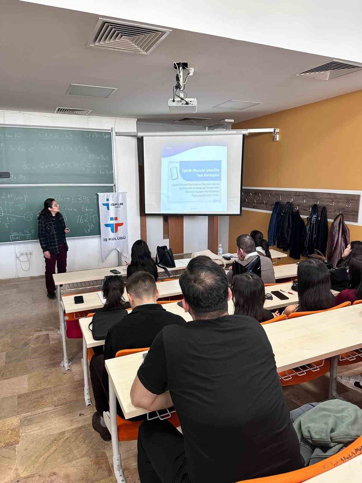 Eskişehir’de Öğrencilere Kariyer Eğitimi Verildi (1)