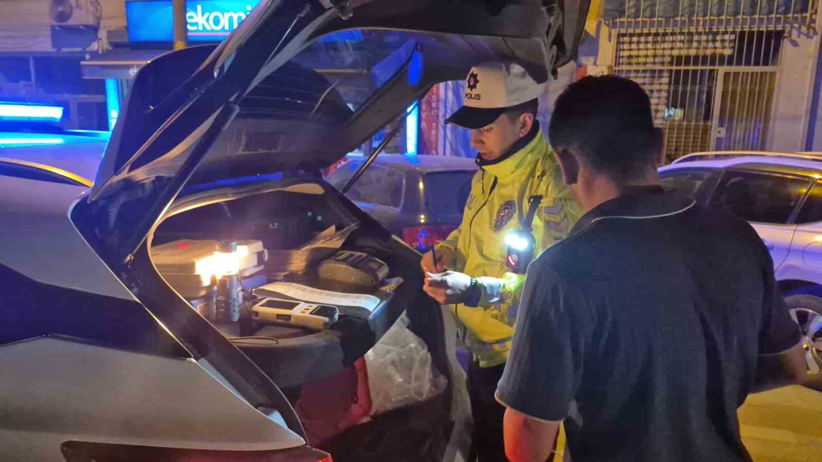 Eskişehir’de Polis Denetiminde 328 Kişi Sorgulandı (1)