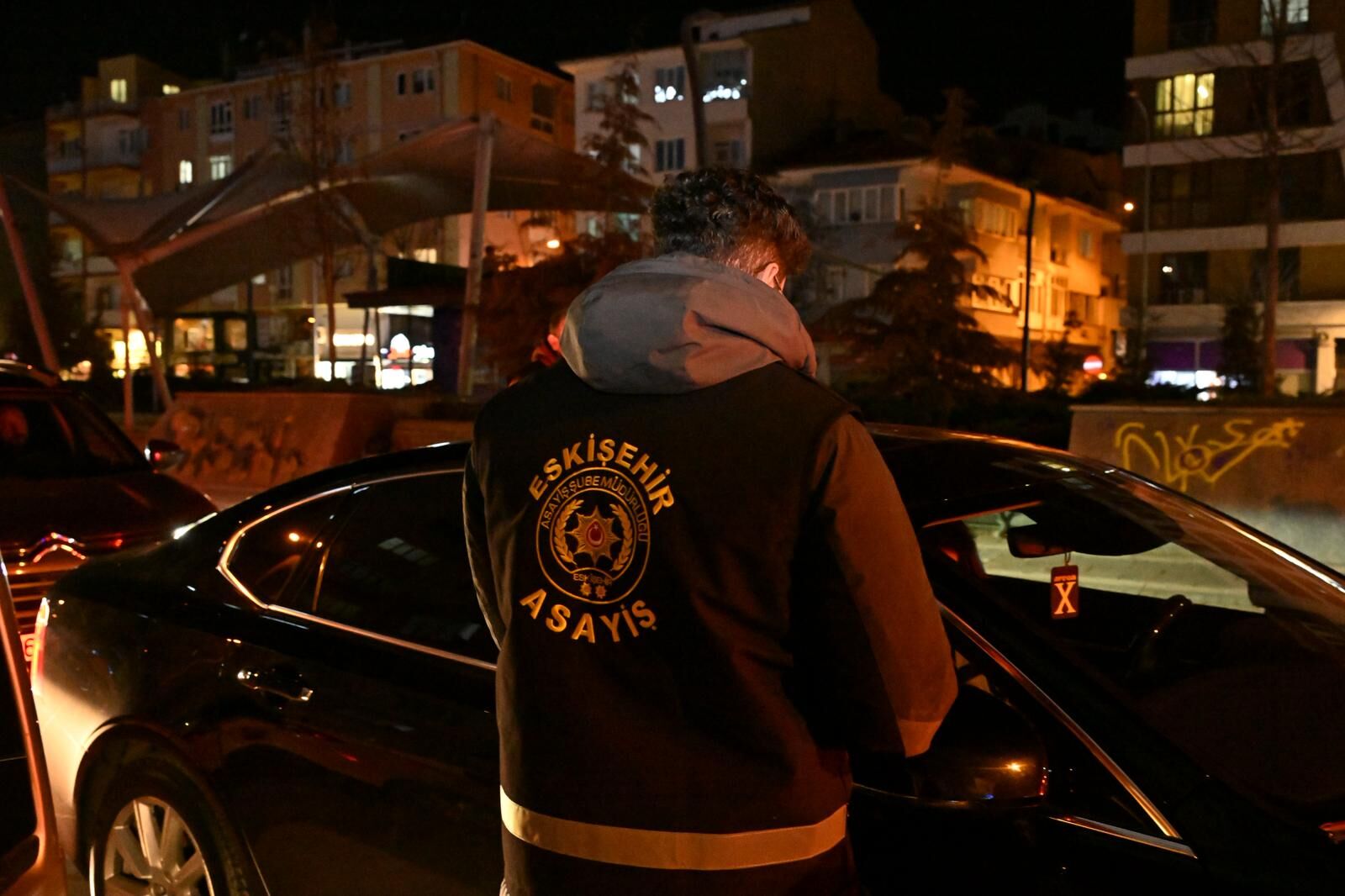 Eskişehir’de Polis Gece Mesaisinde Yüzlerce Kişiyi Sorguladı (1)