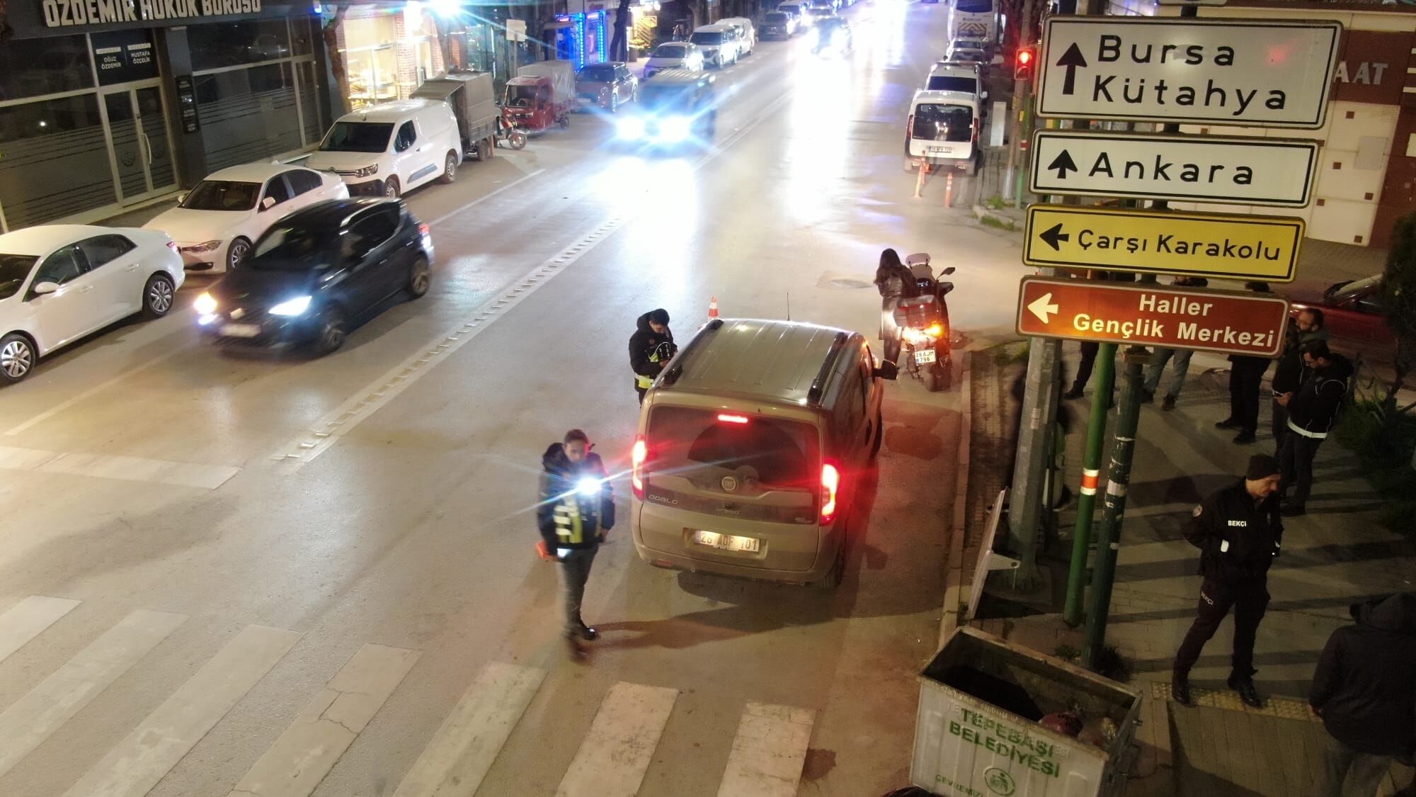 Eskişehir’de Polis Gece Mesaisinde Yüzlerce Kişiyi Sorguladı (5)