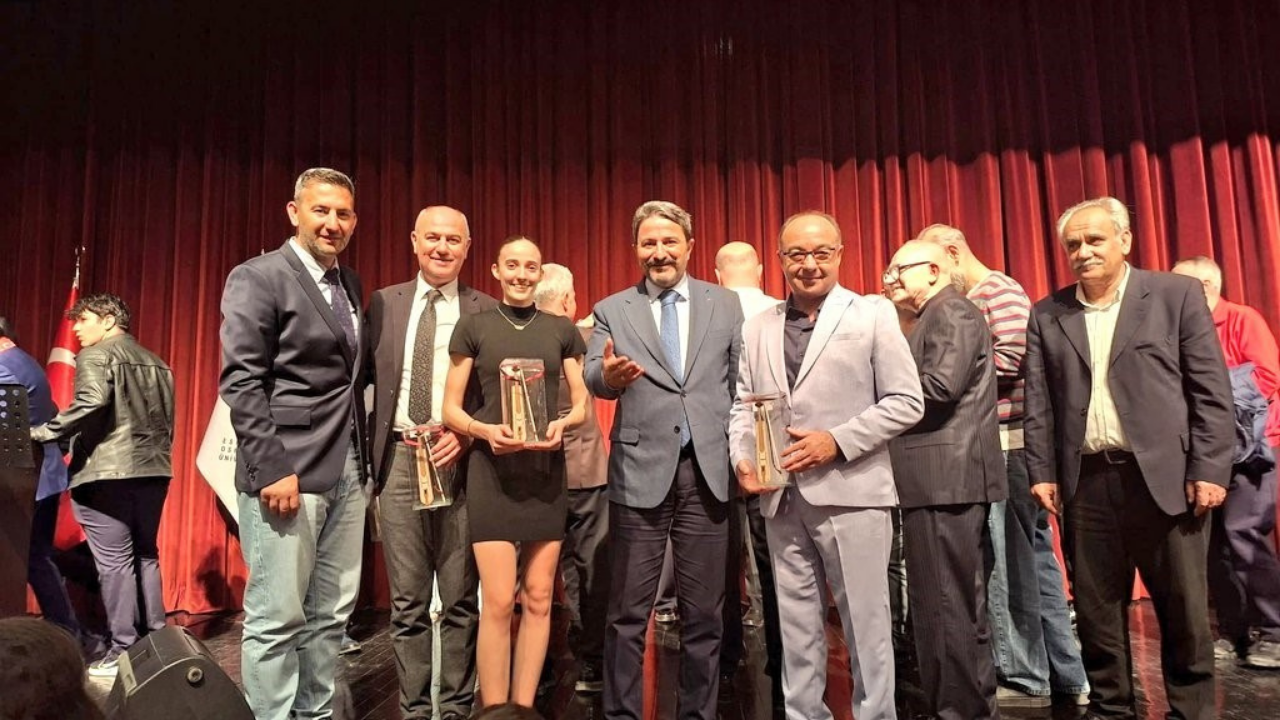 Eskişehir'de Şehri Temsil Eden Sporculara Ödül Verildi (1)