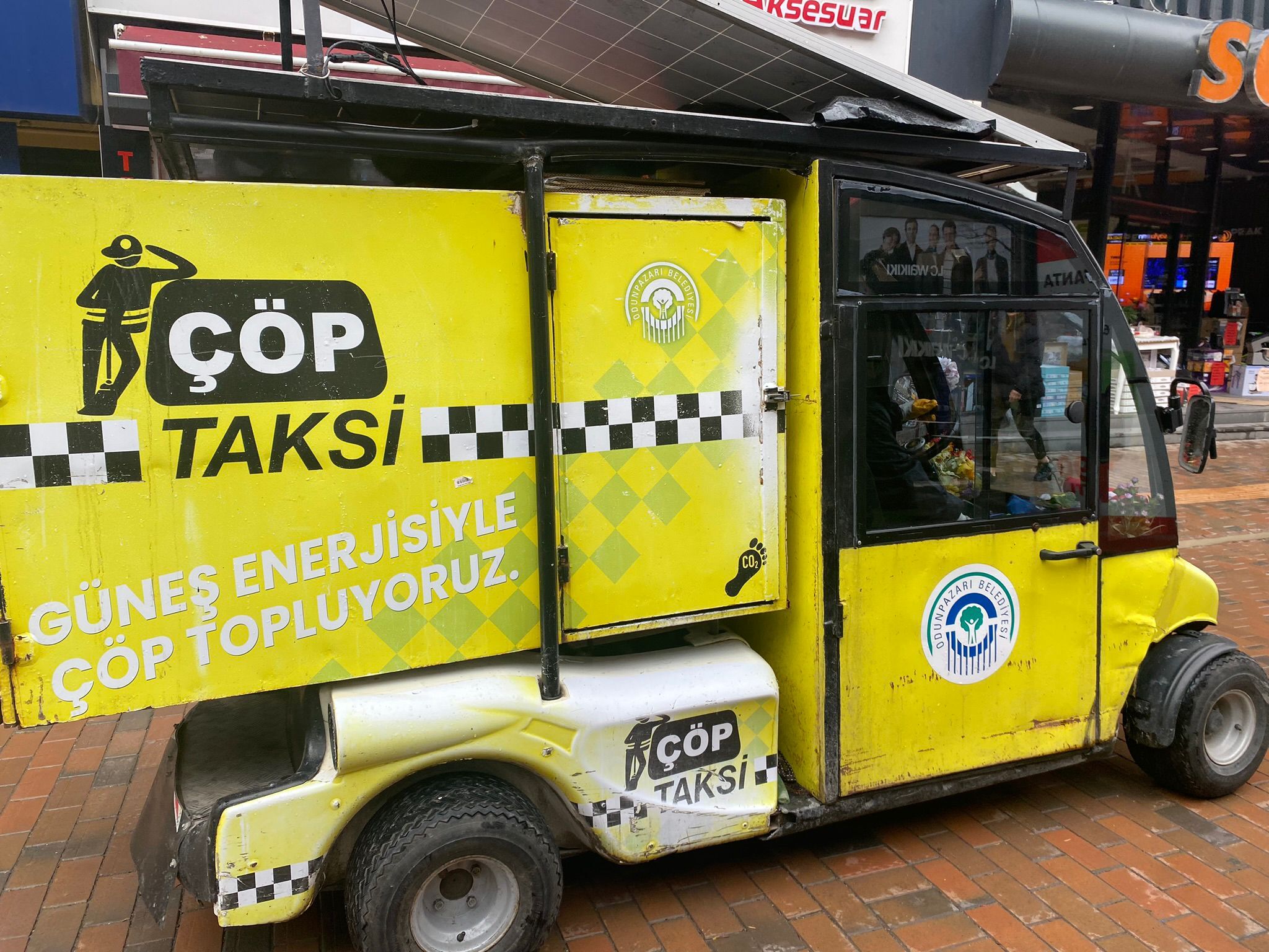 Eskişehir'de Sokaklar Kadın Emeği İle Temizleniyor (1)-1