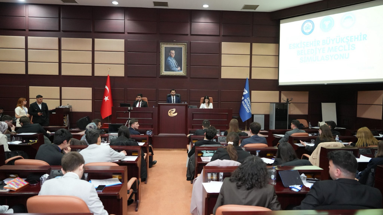 Eskişehir'de Üniversiteliler Yerel Yönetim Deneyimi Kazandı (1)