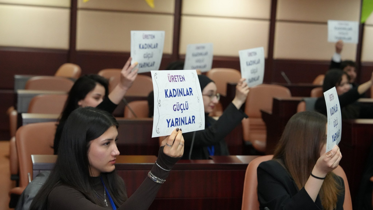 Eskişehir'de Üniversiteliler Yerel Yönetim Deneyimi Kazandı (2)