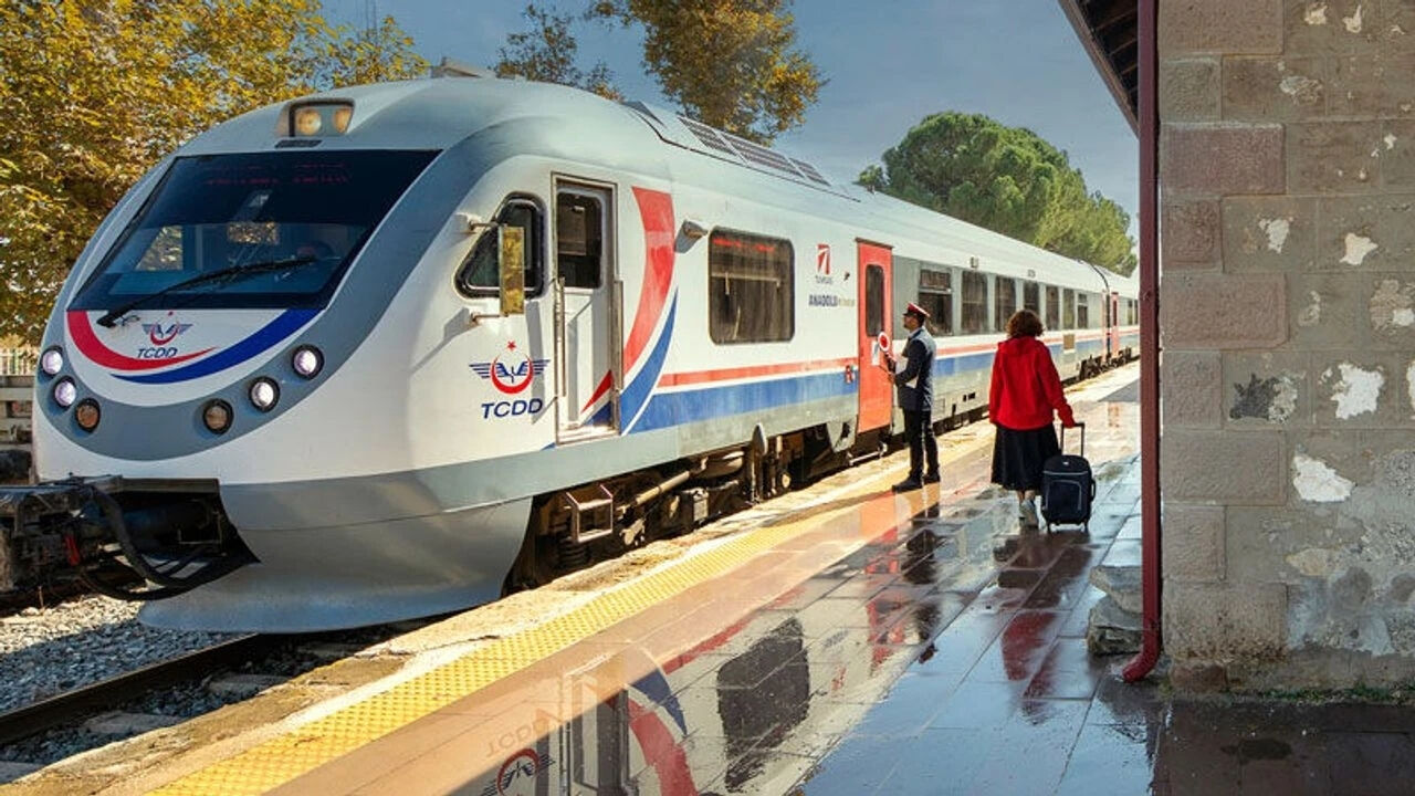 Eskisehirli Yolculara Mujde Bakandan O Gune Ozel Yht Aciklamasi (2)