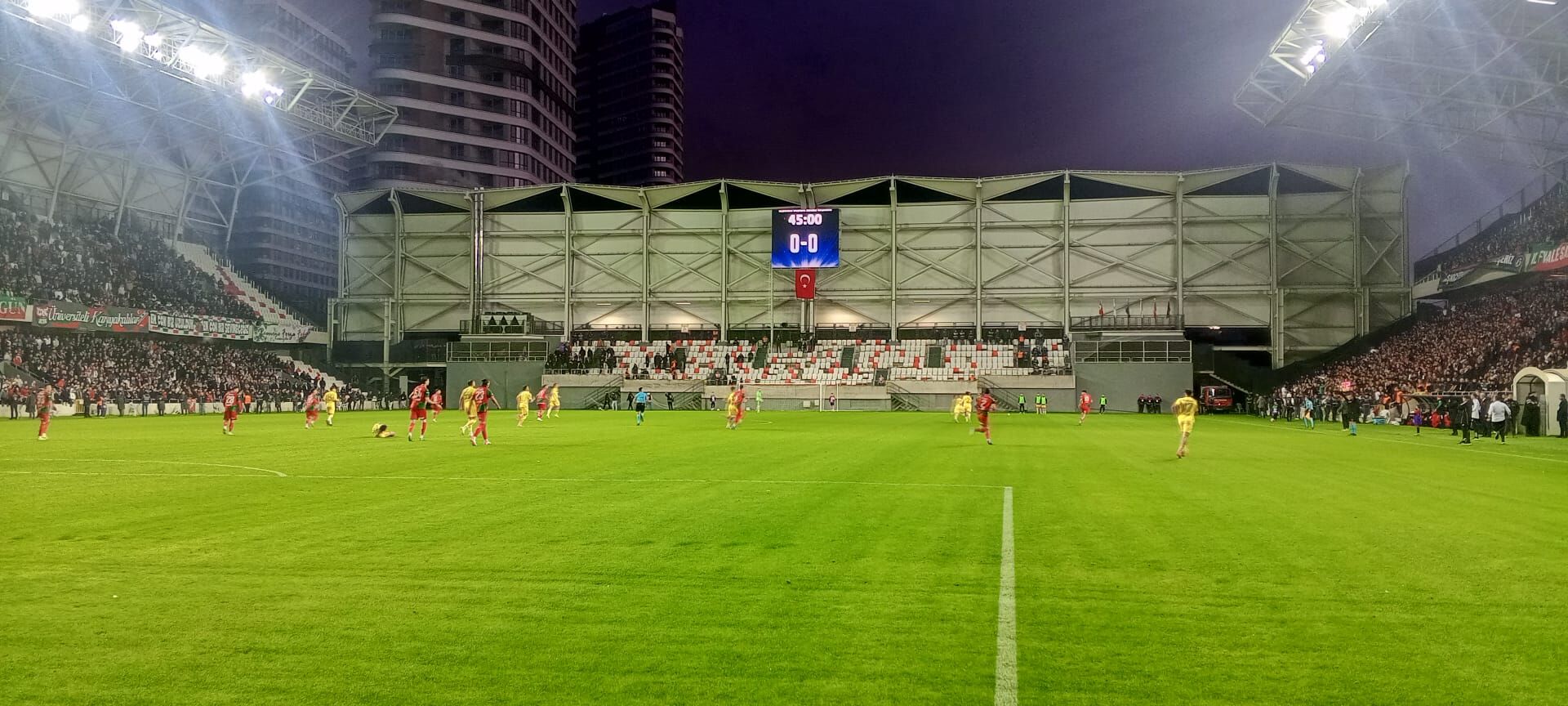 Eskişehirspor Taraftarları Protesto Ederek Stadyumdan Ayrıldı