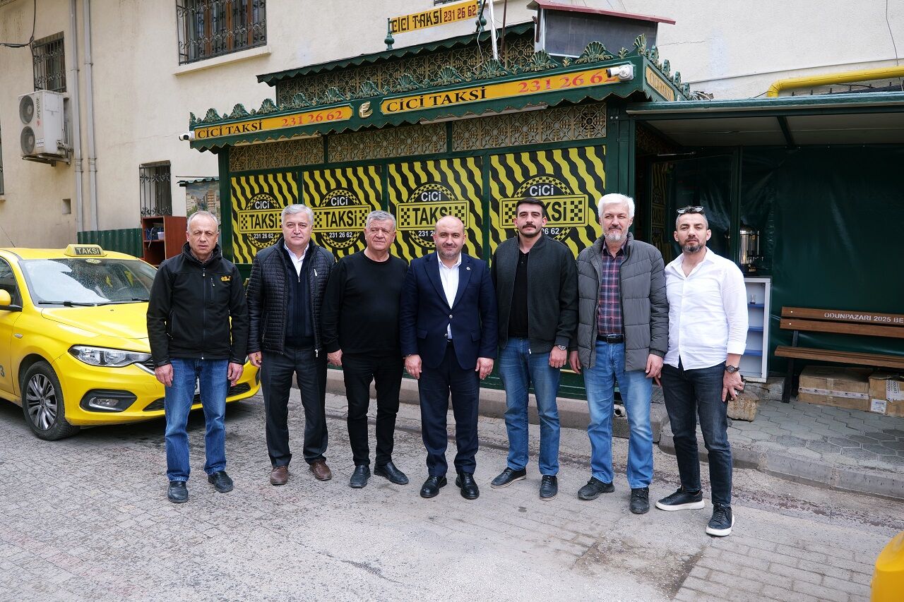 Gürhan Albayrak Taksicilerle Trafiği Konuştu (1)