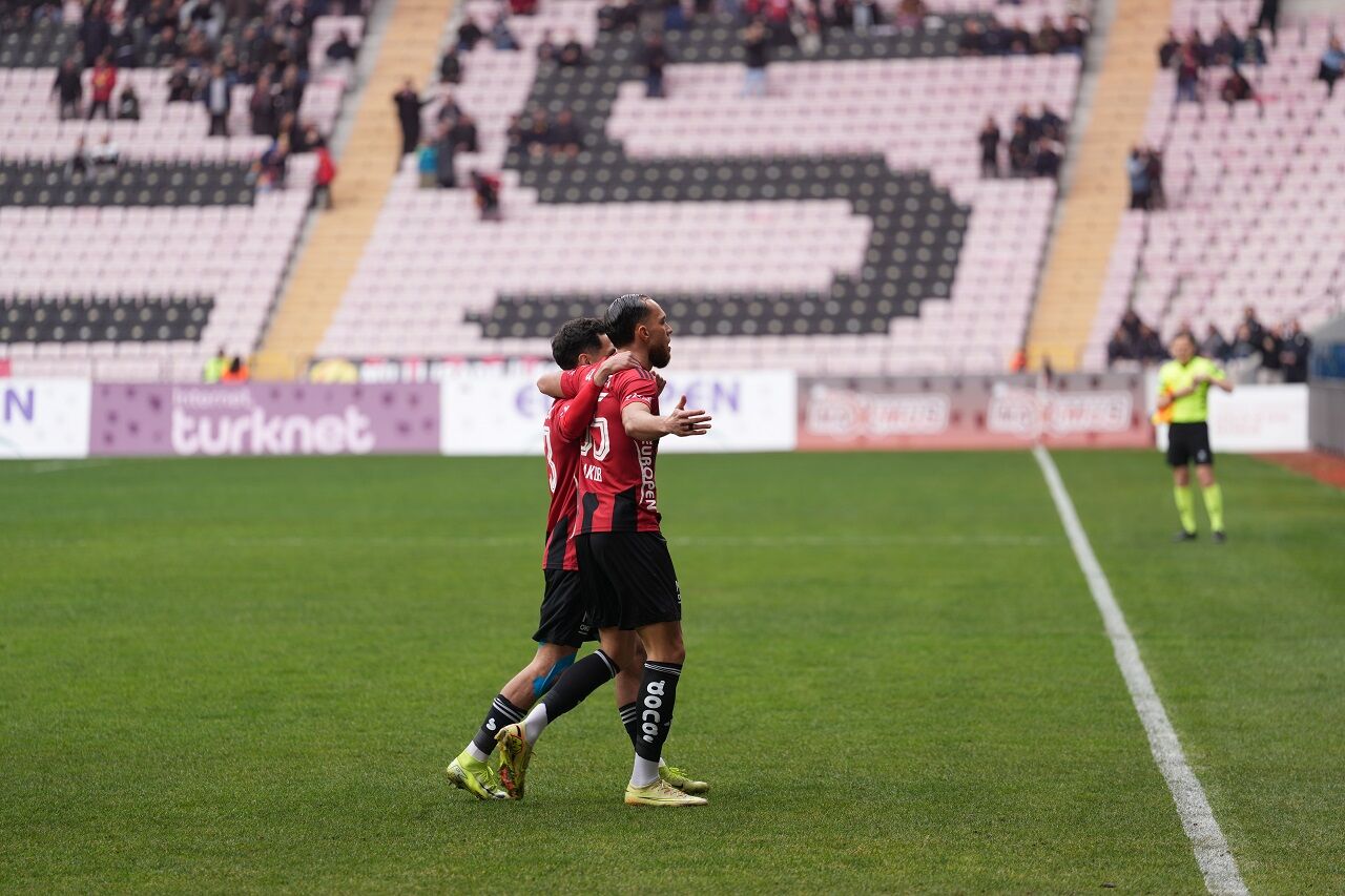 Jakob Çoştu, Eskişehirspor İlk Yarıyı Önde Tamamladı, İşte Skor! (7)